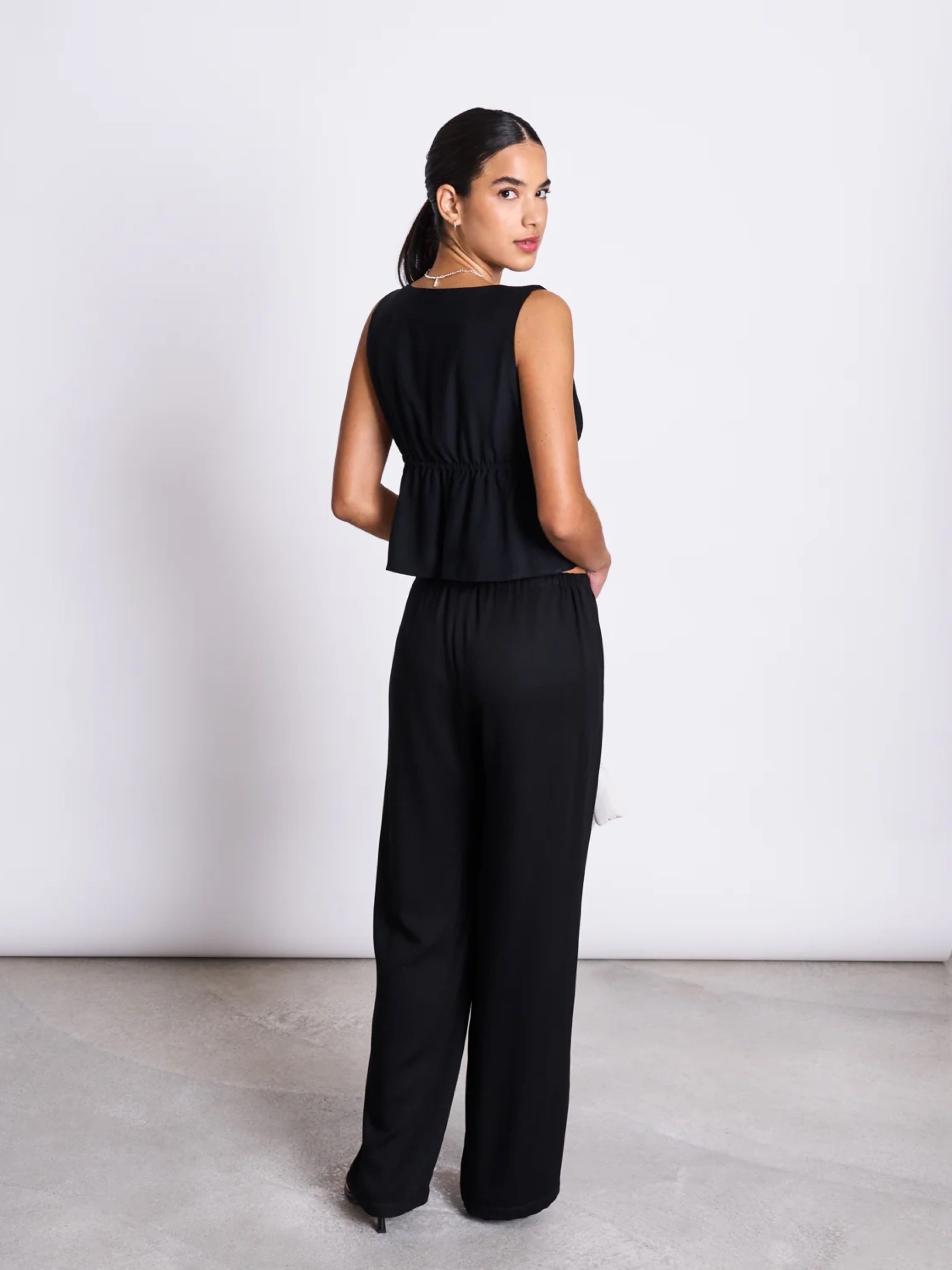 Tie Top Vester black Jan 'n June