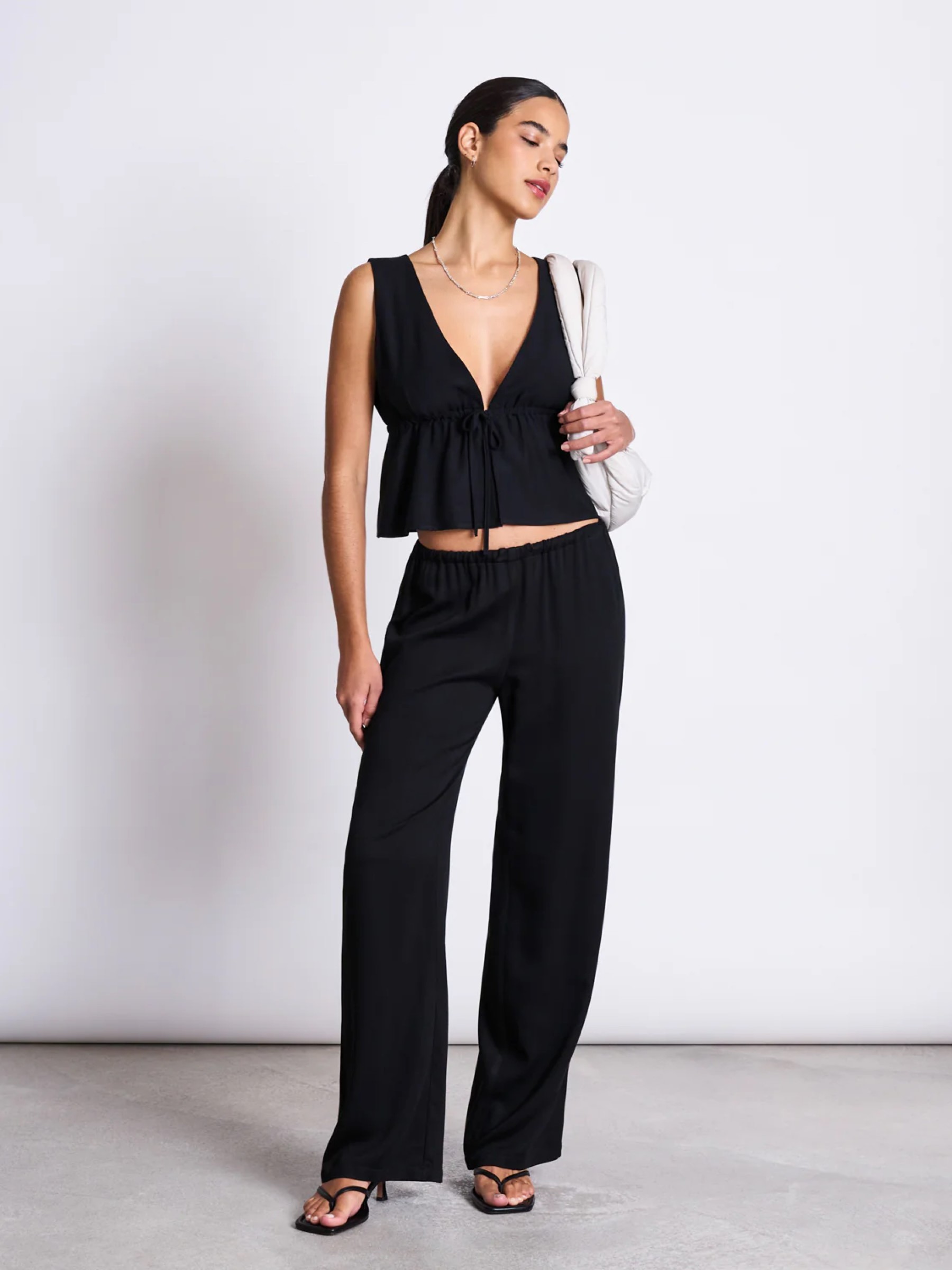 Tie Top Vester black Jan 'n June