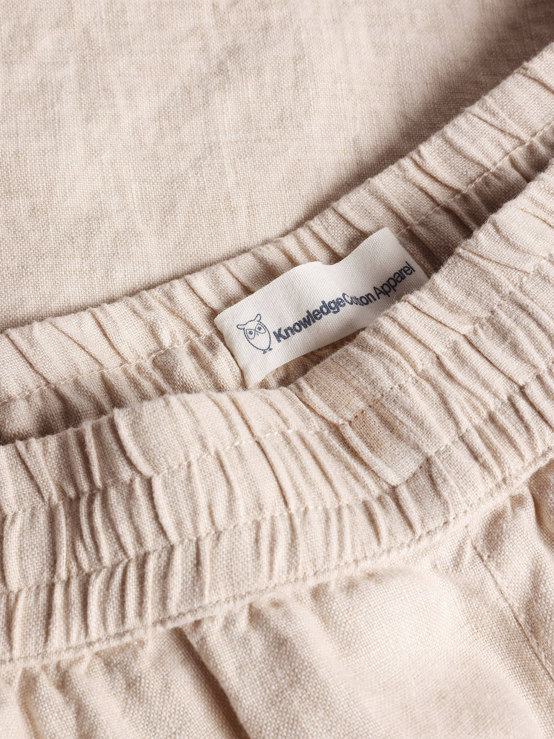 Kurze Hose Posey Linen Shorts yarndyed - light feather gray Knowledge Cotton Apparel