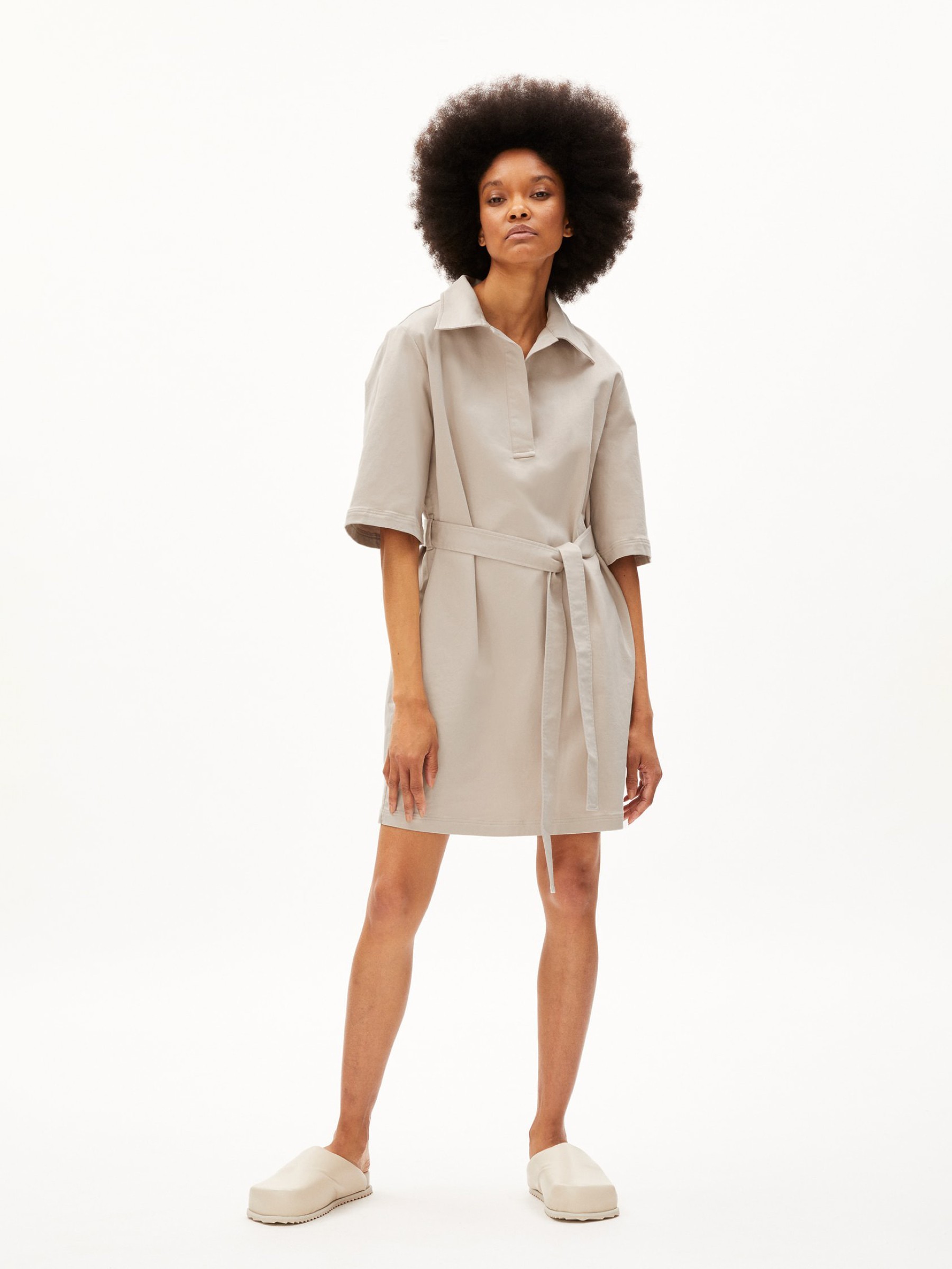 Kleid Teagaa light desert Armedangels