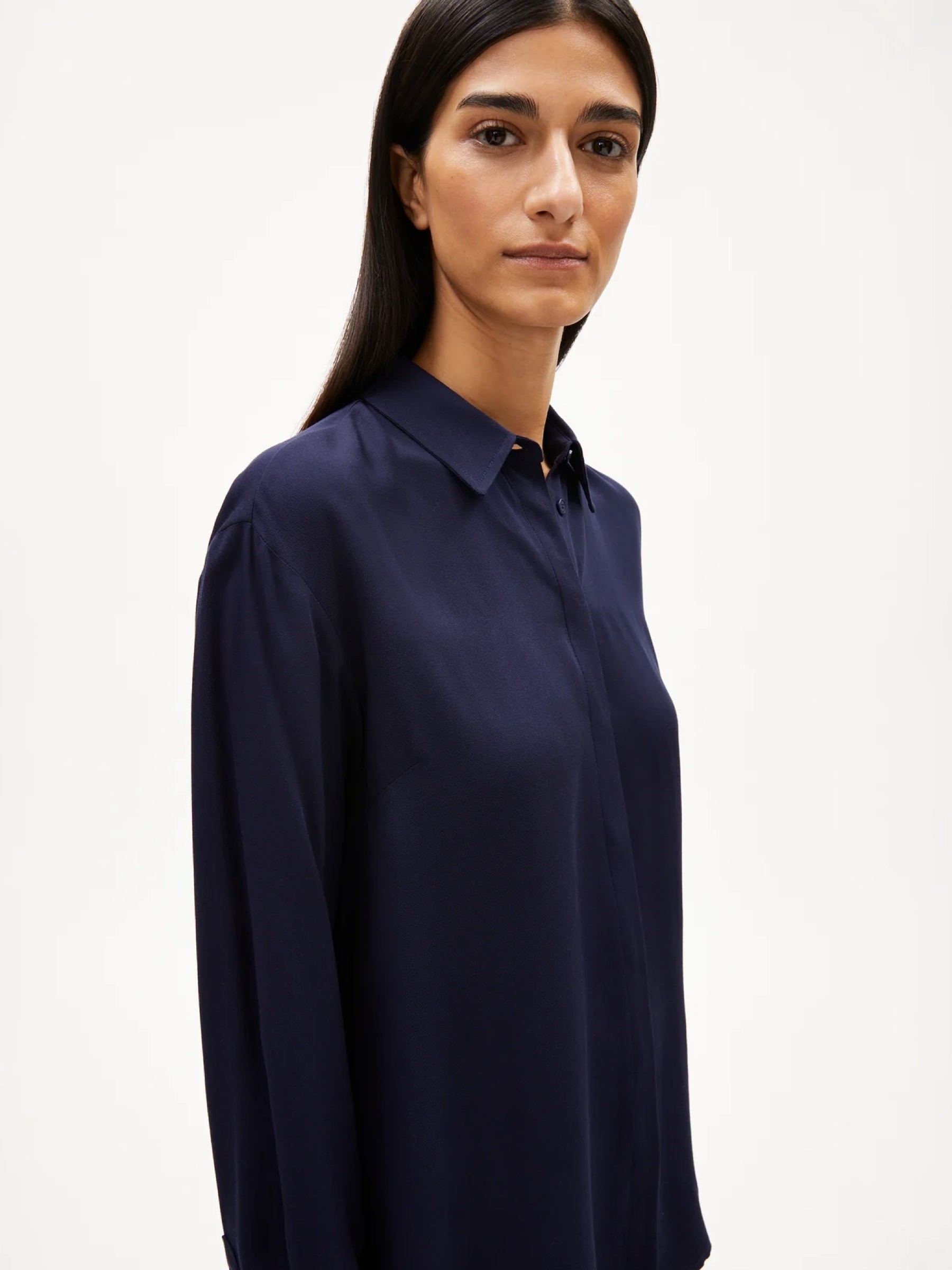 Bluse Larisaana Longsleeve tinted navy Armedangels