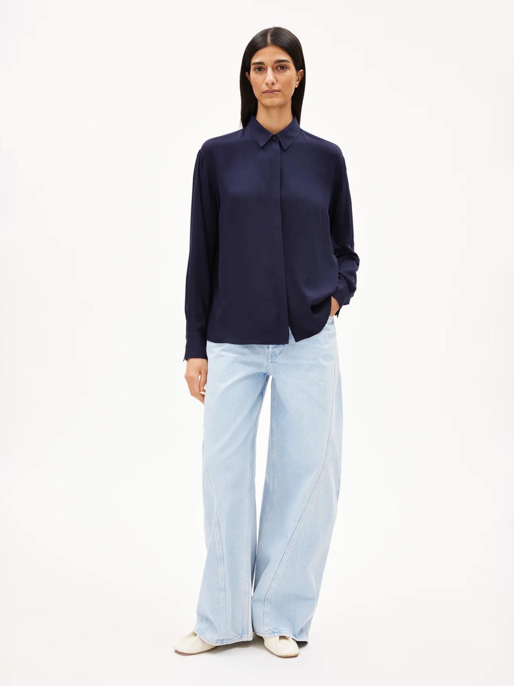 Bluse Larisaana Longsleeve tinted navy Armedangels