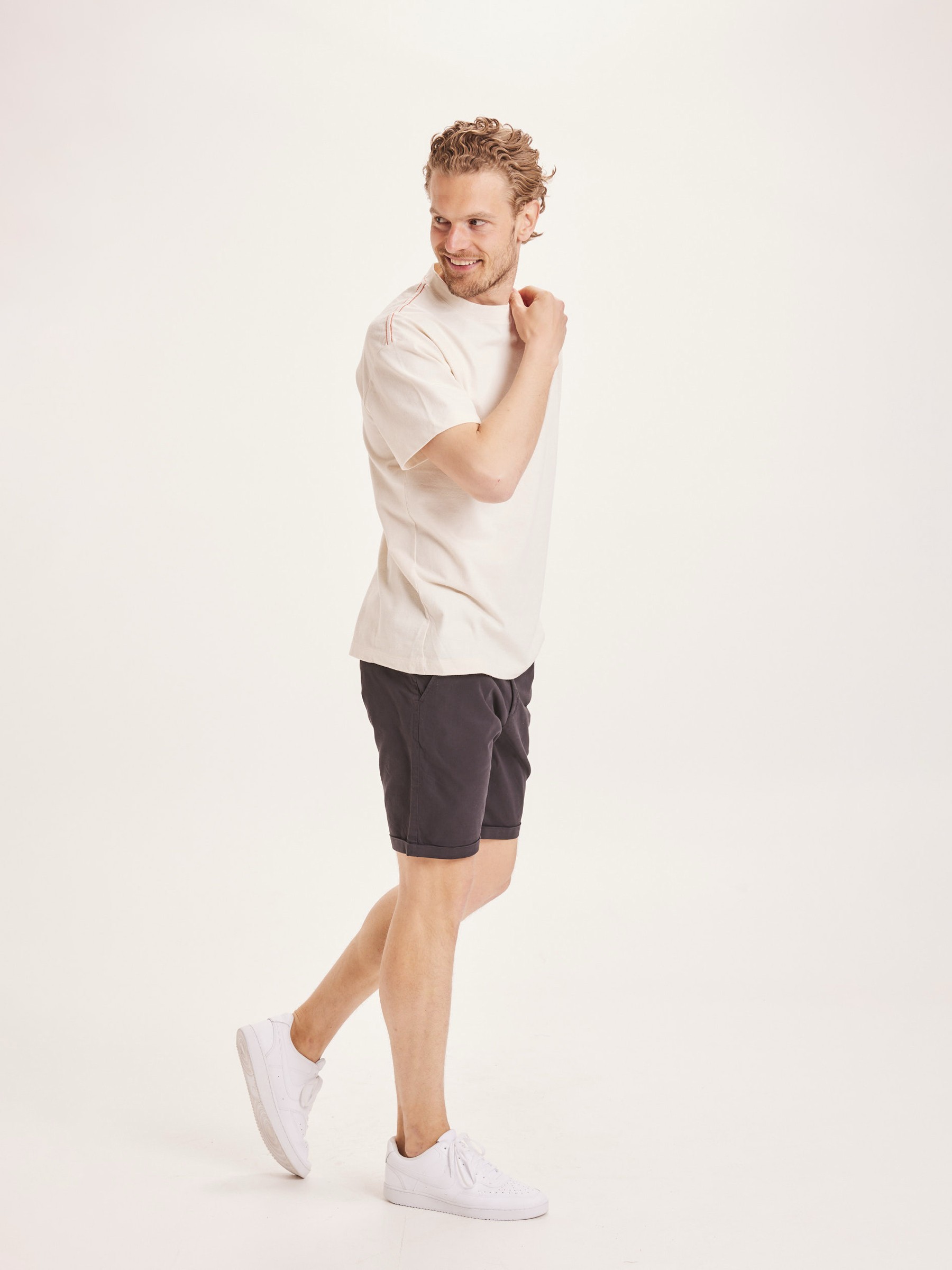 Kurze Hose Chuck Regular Chino Poplin Shorts black jet Knowledge Cotton Apparel