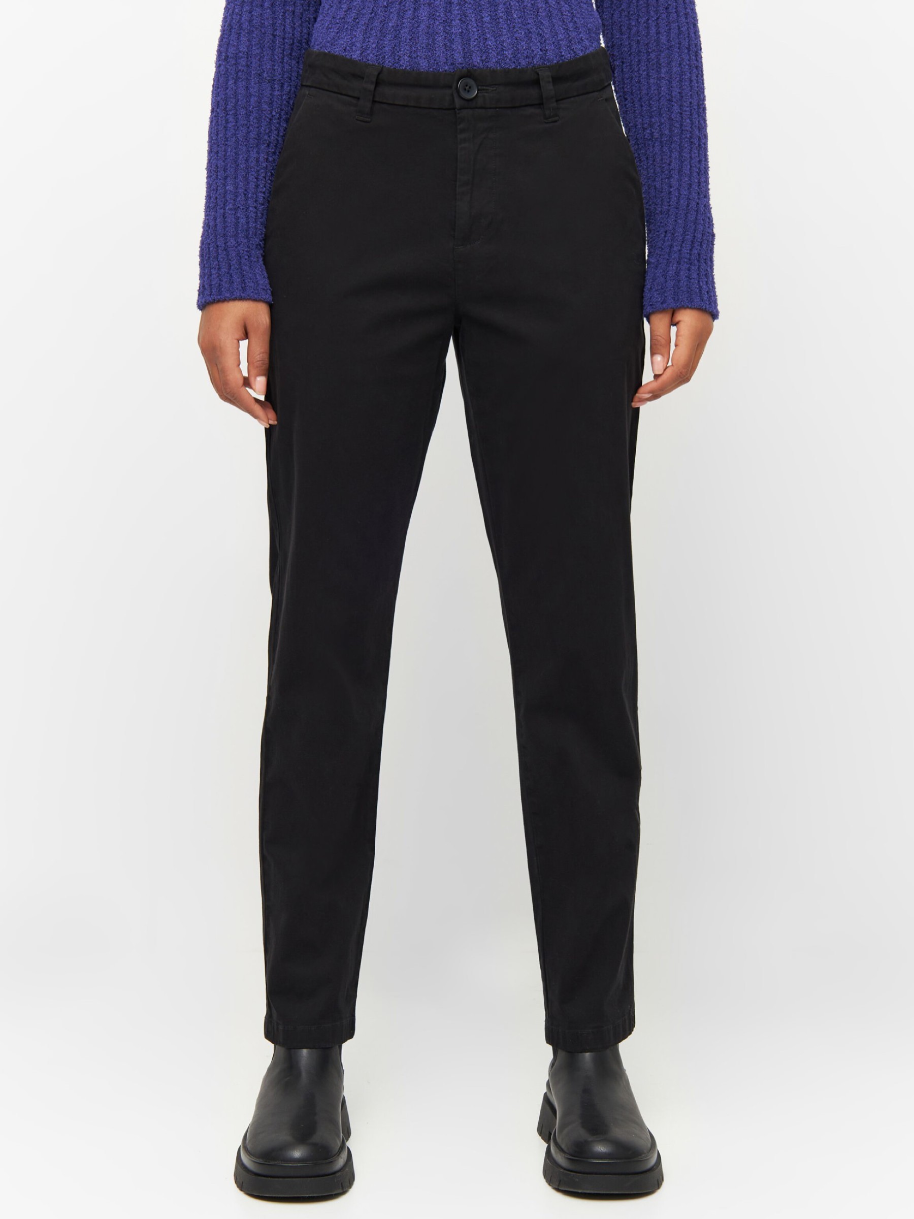 Hose Iris Mom Mid Rise Chino black jet Knowledge Cotton Apparel