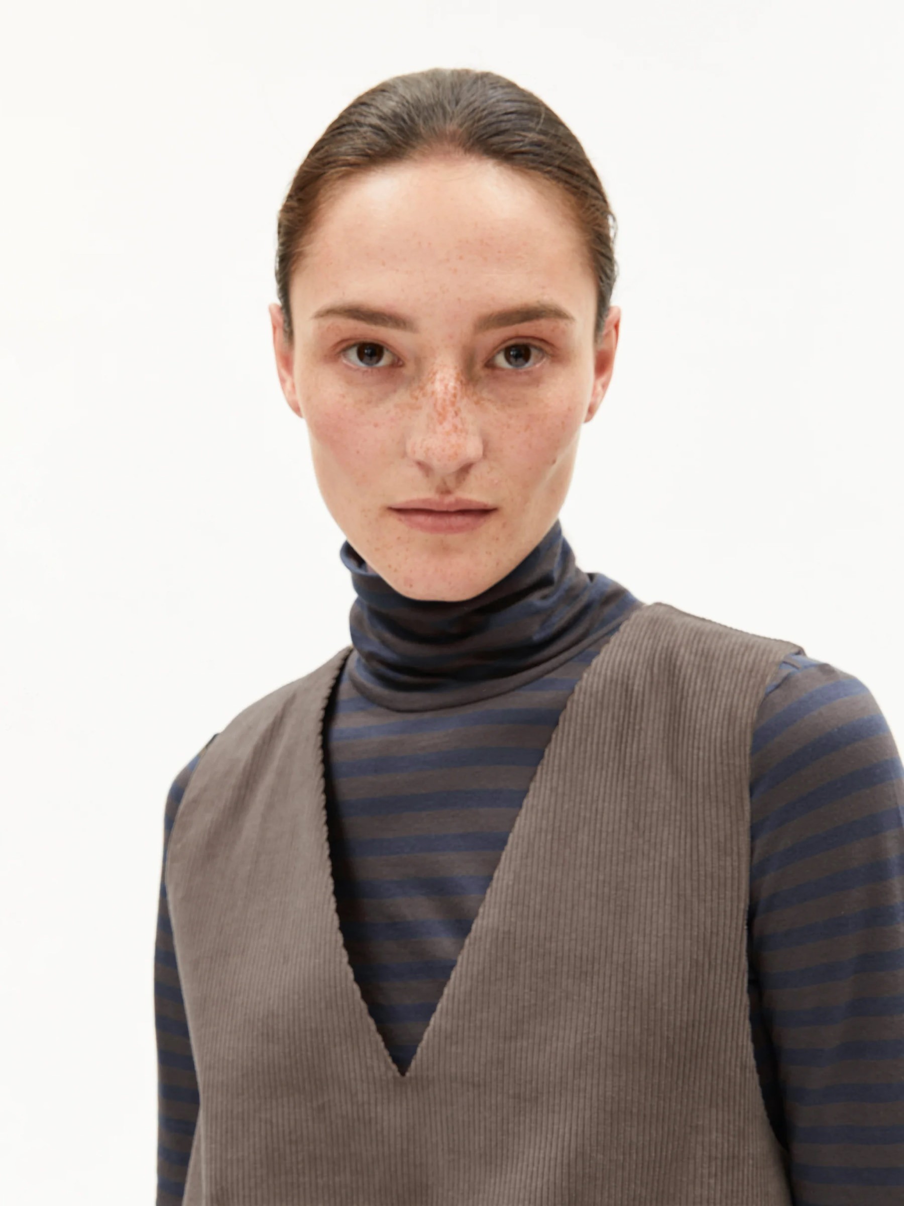 Kleid Pinaafo Corduroy walnut cream Armedangels