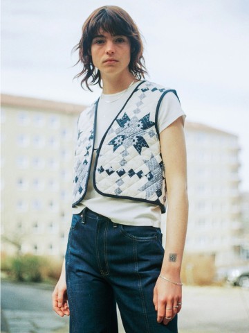 Weste Lill Quilted Cotton Vest offwhite blue Nudie Jeans