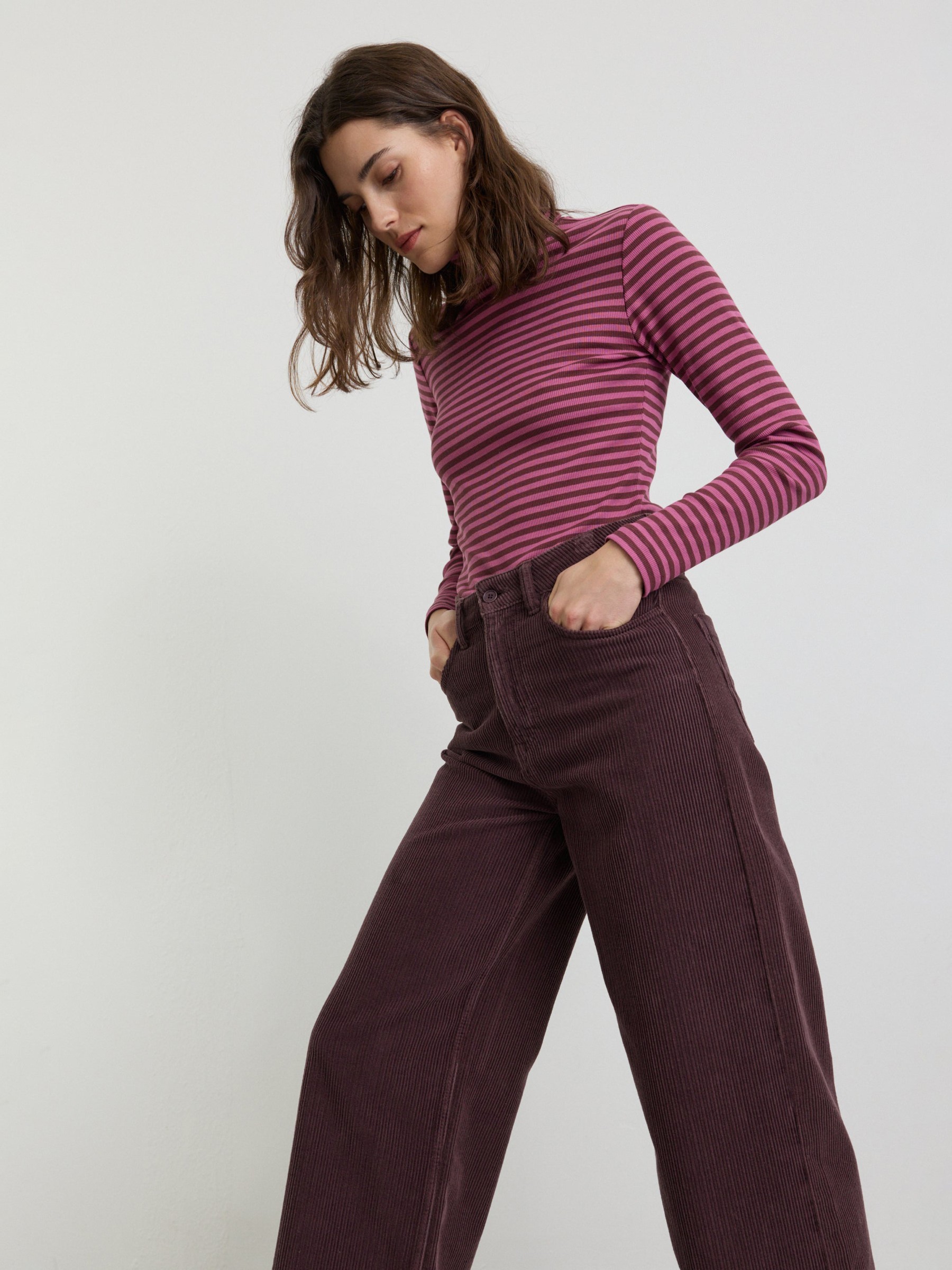 Hose Erica Corduroy dark plum Recolution