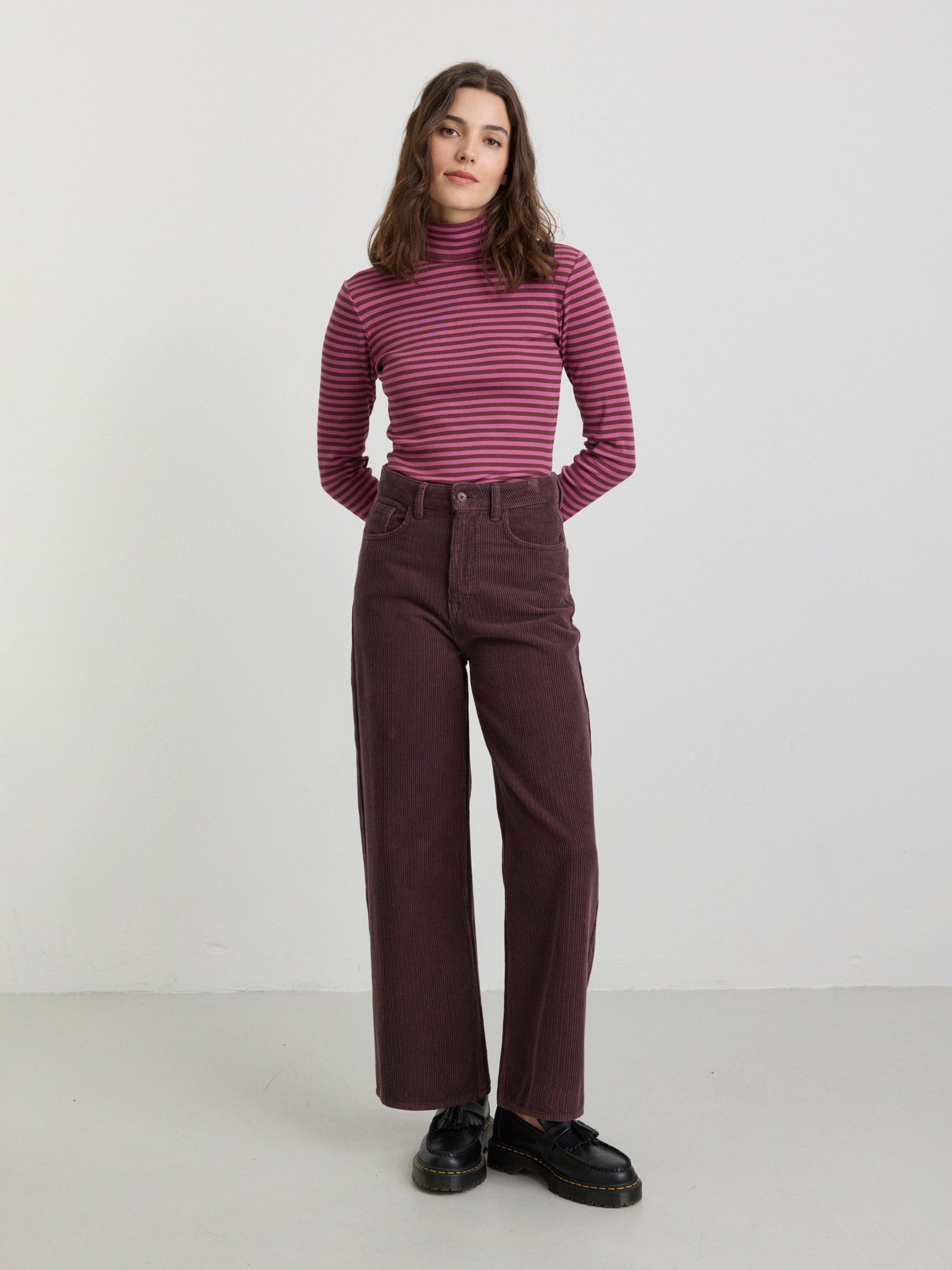 Hose Erica Corduroy dark plum Recolution