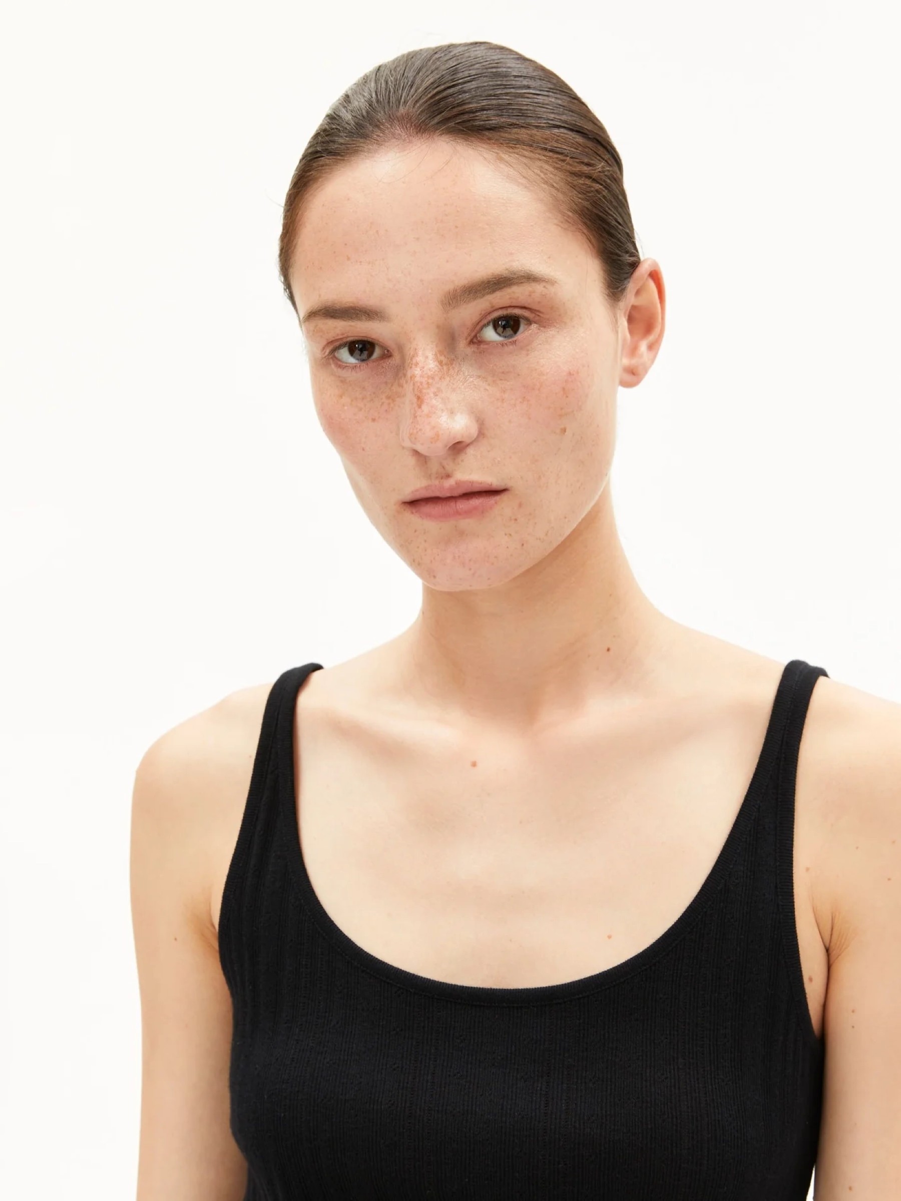 Top Mahelitaa black Armedangels