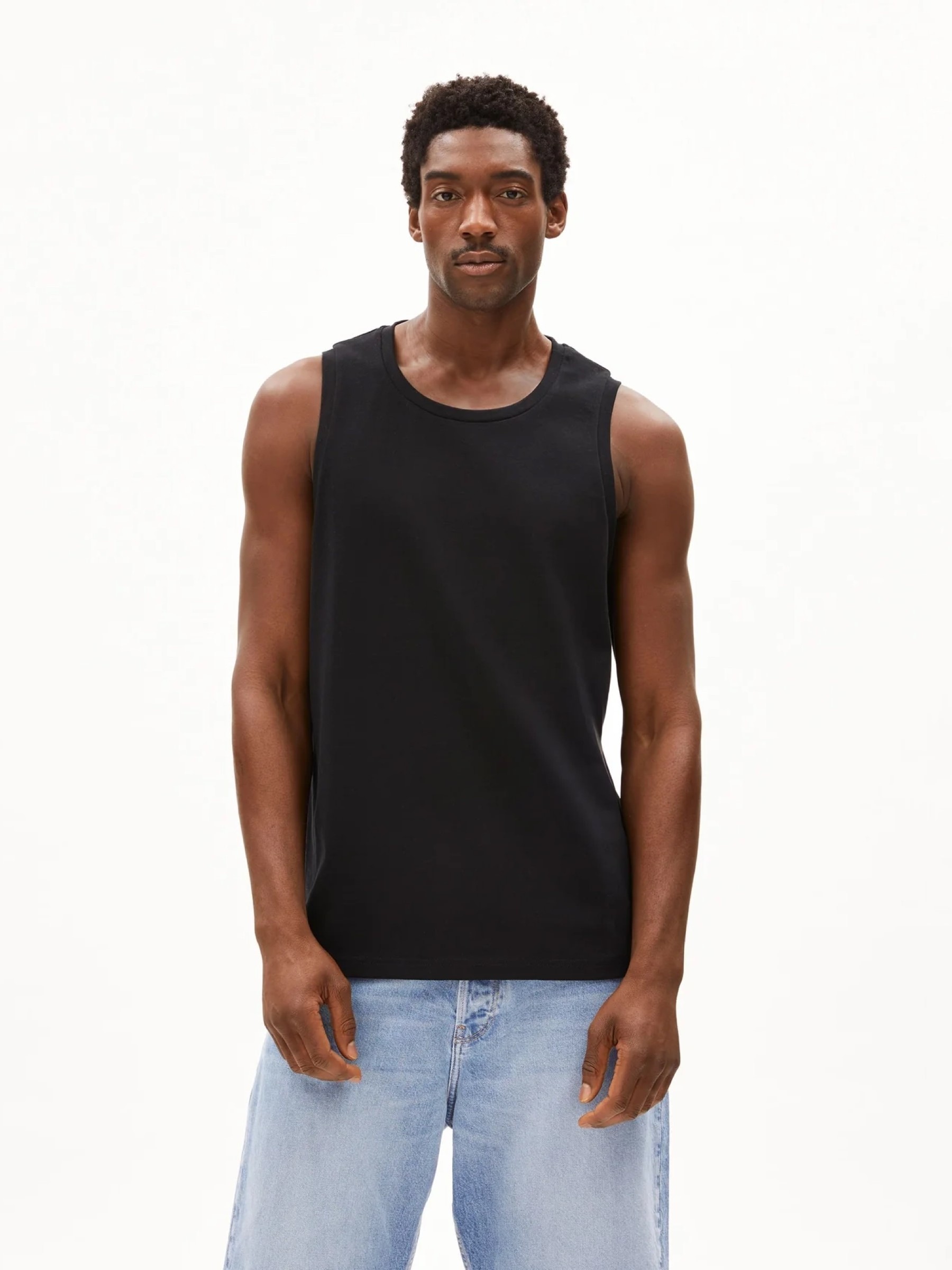 Tanktop Adriaan black Armedangels