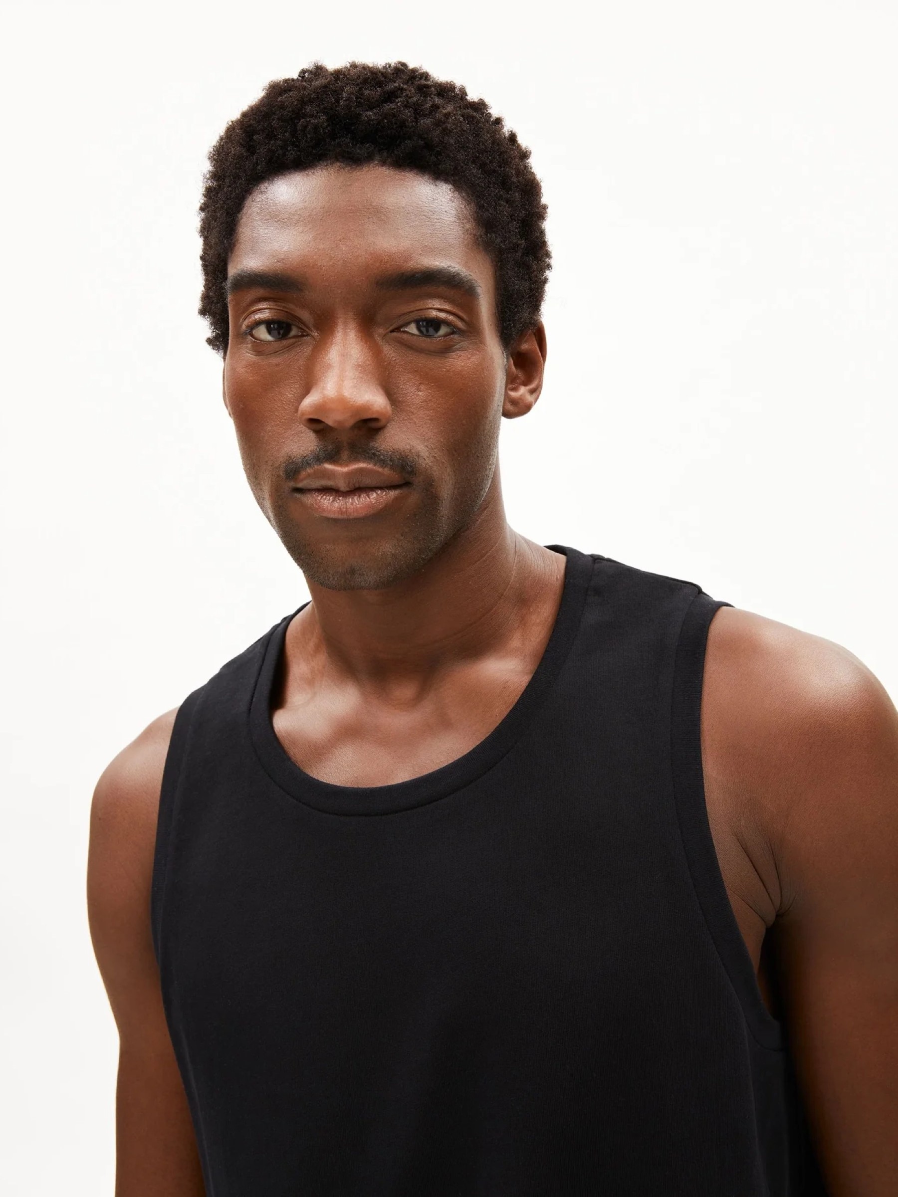 Tanktop Adriaan black Armedangels