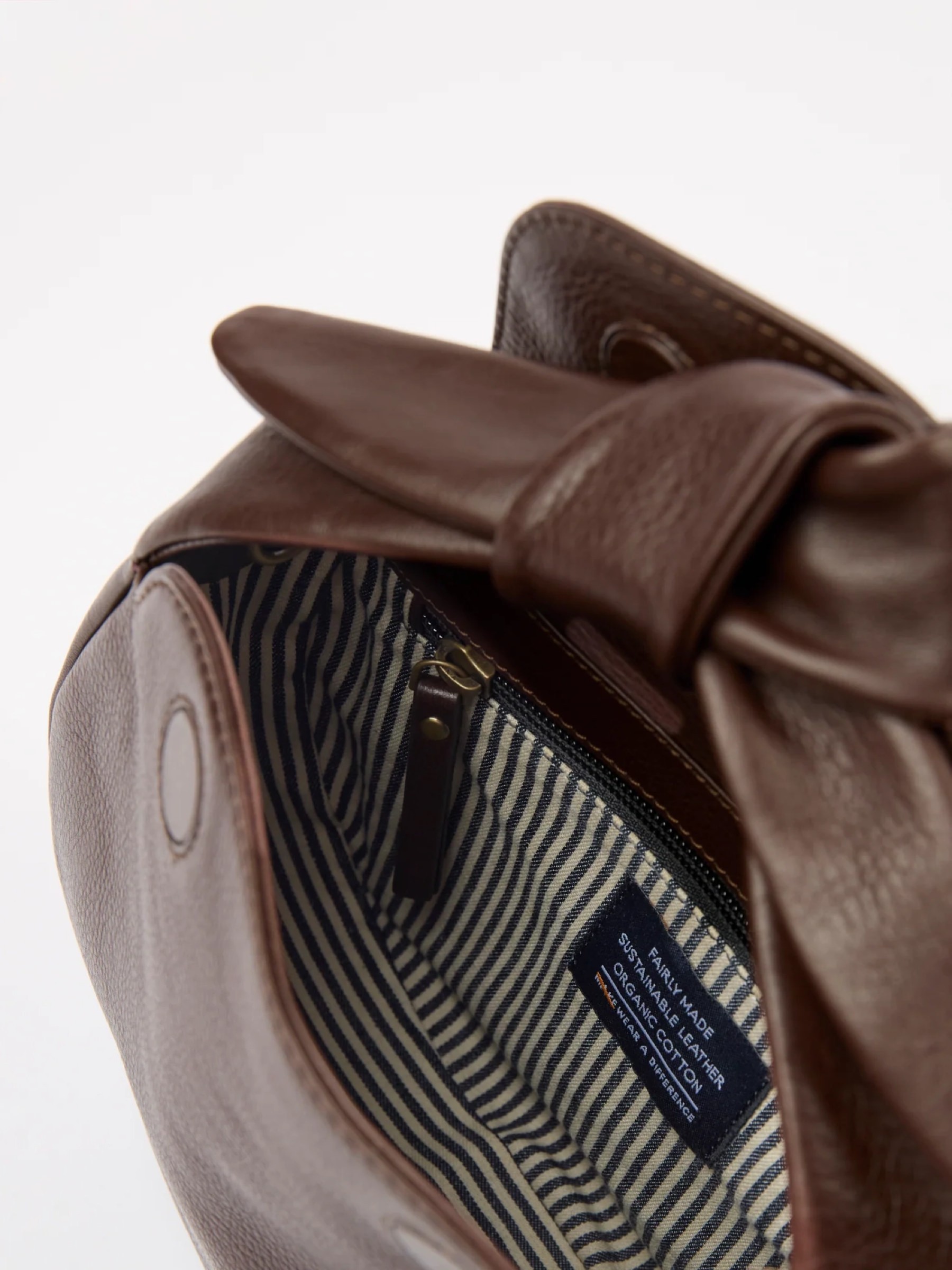 Tasche Coco Croissant chocolate soft grain leather O My Bag