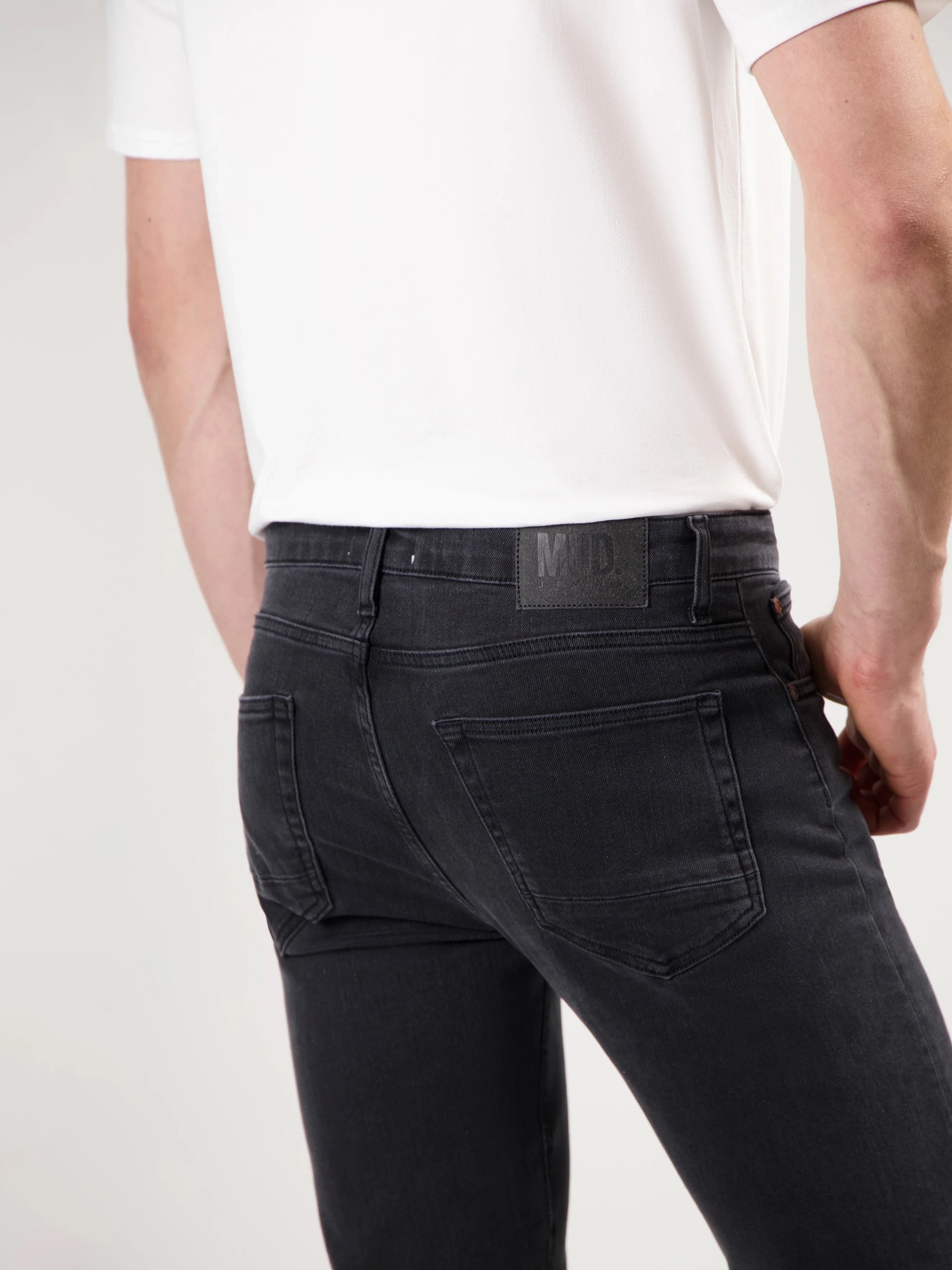 Hose Regular Bryce stone black Mud Jeans