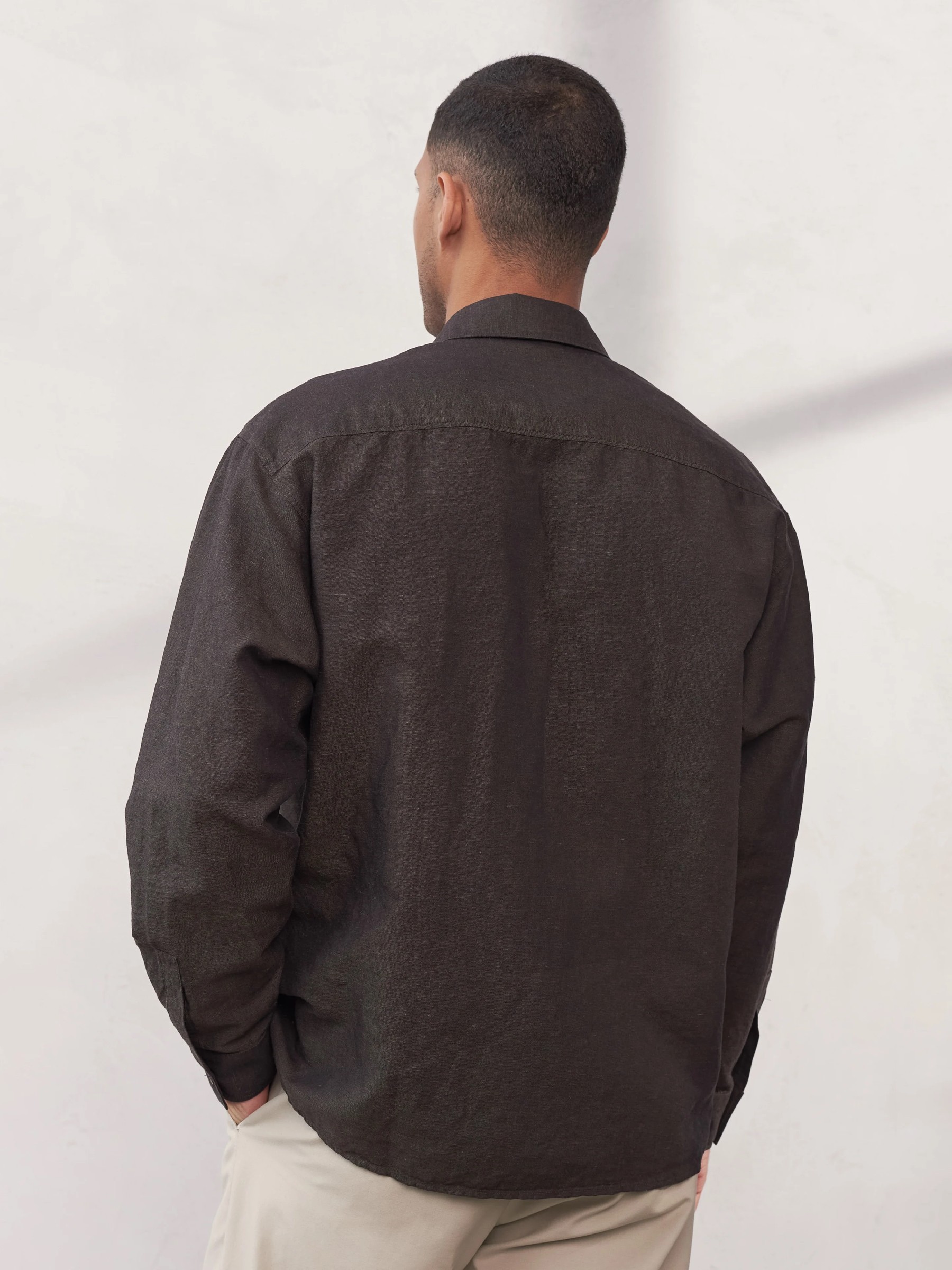 Hemd Dario coffee linen About Companions