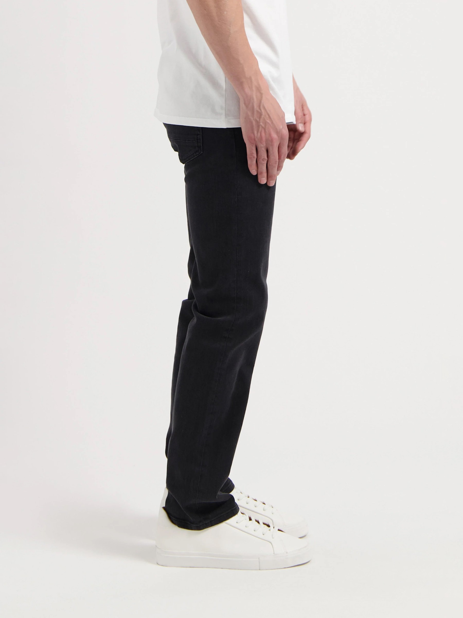 Hose Regular Bryce stone black Mud Jeans
