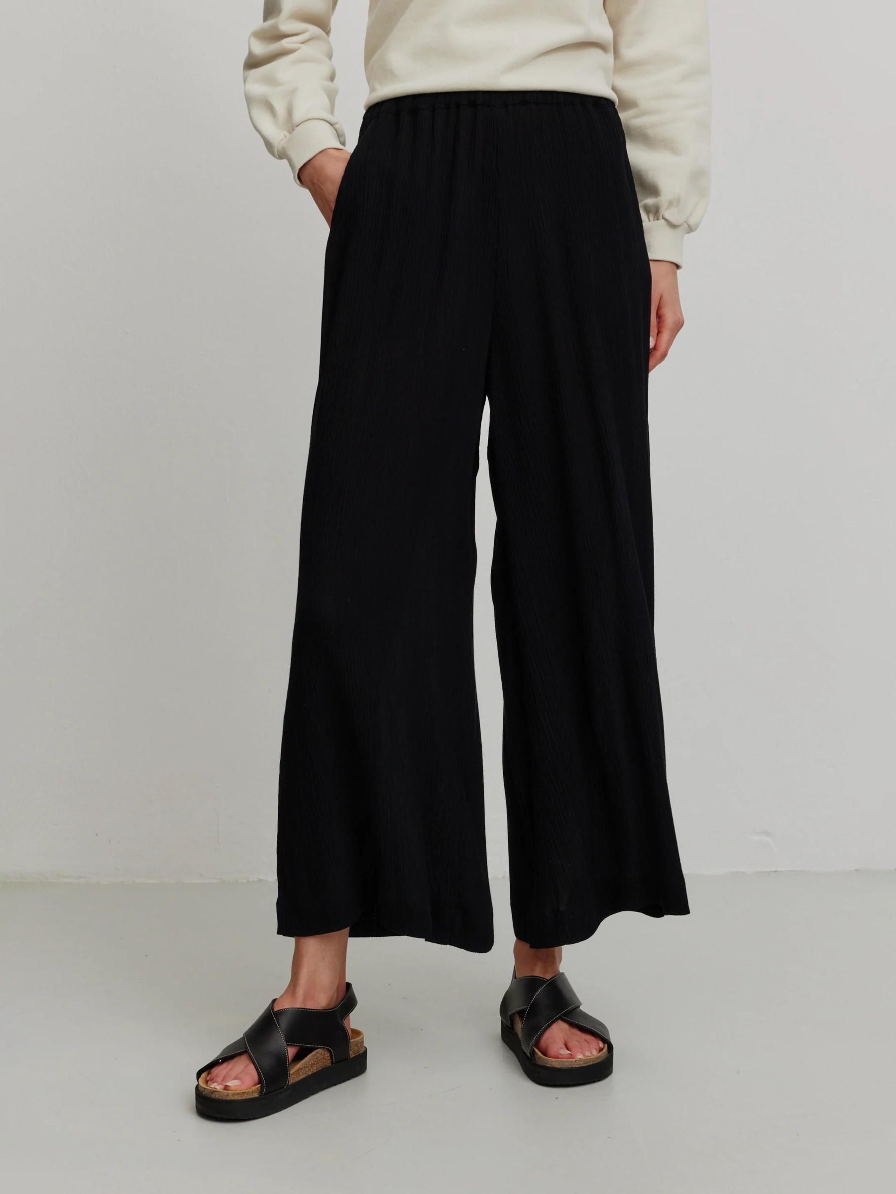 Hose Mandevilla black Recolution