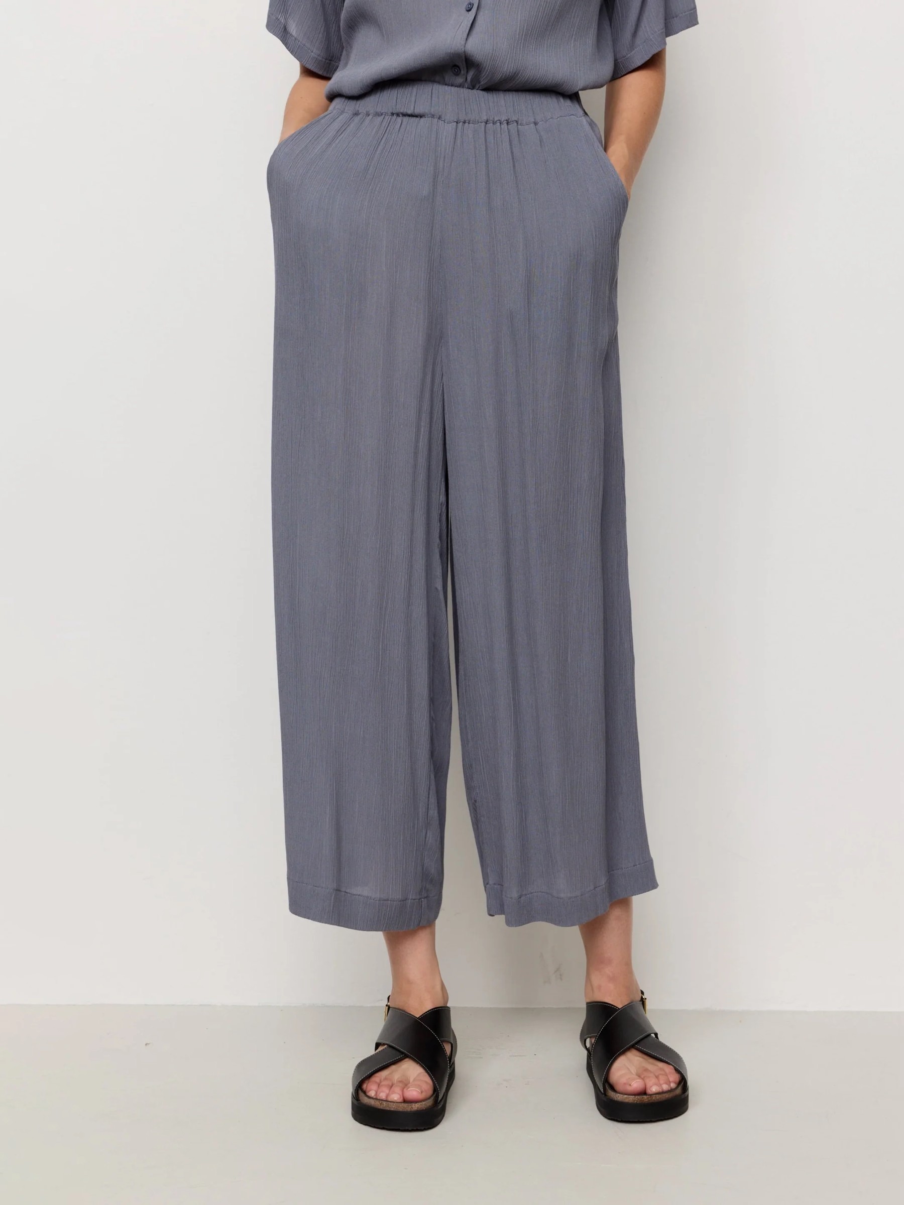 Hose Mandevilla dove blue Recolution