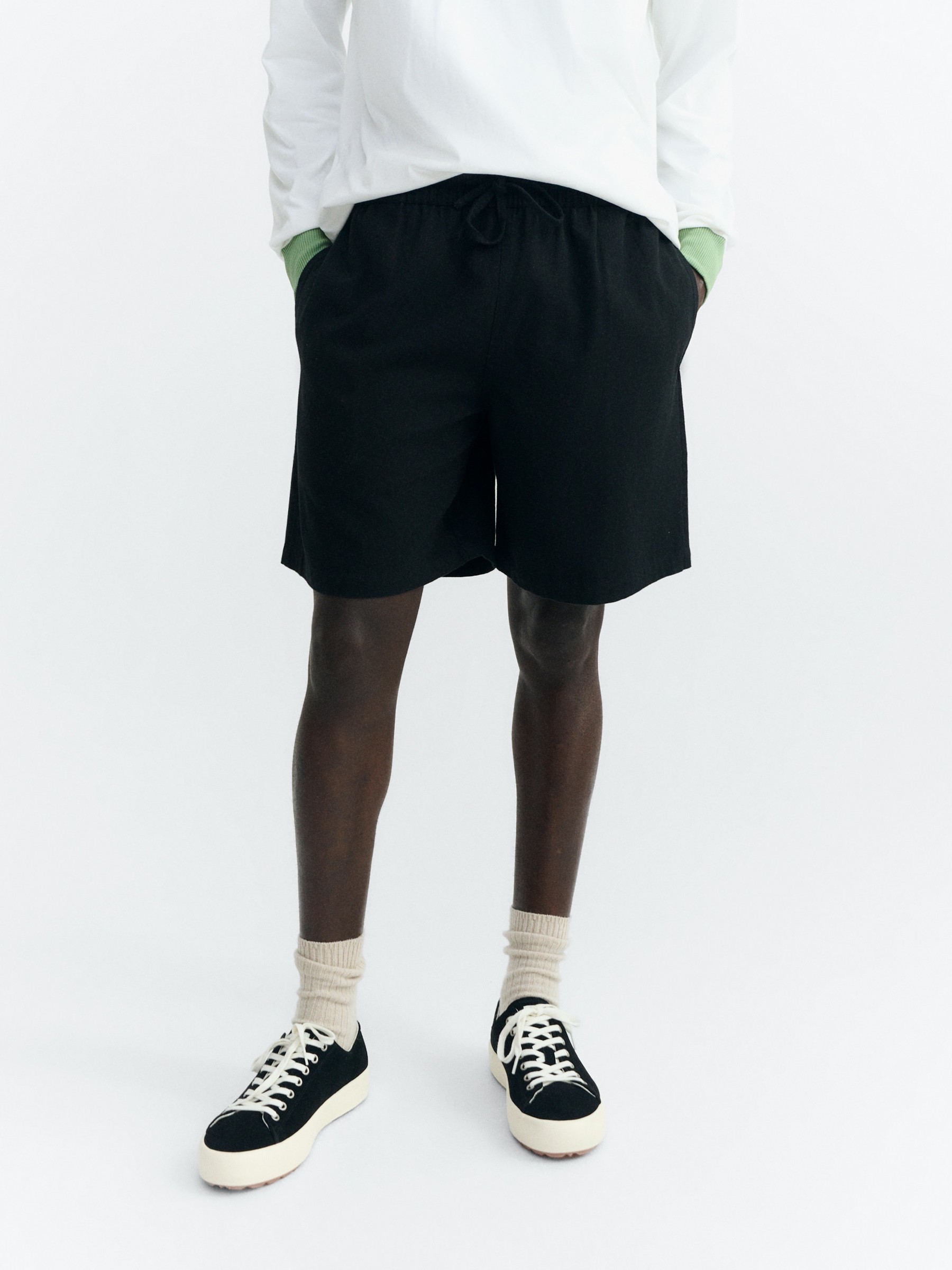 Hose Henry Shorts black Thinking Mu