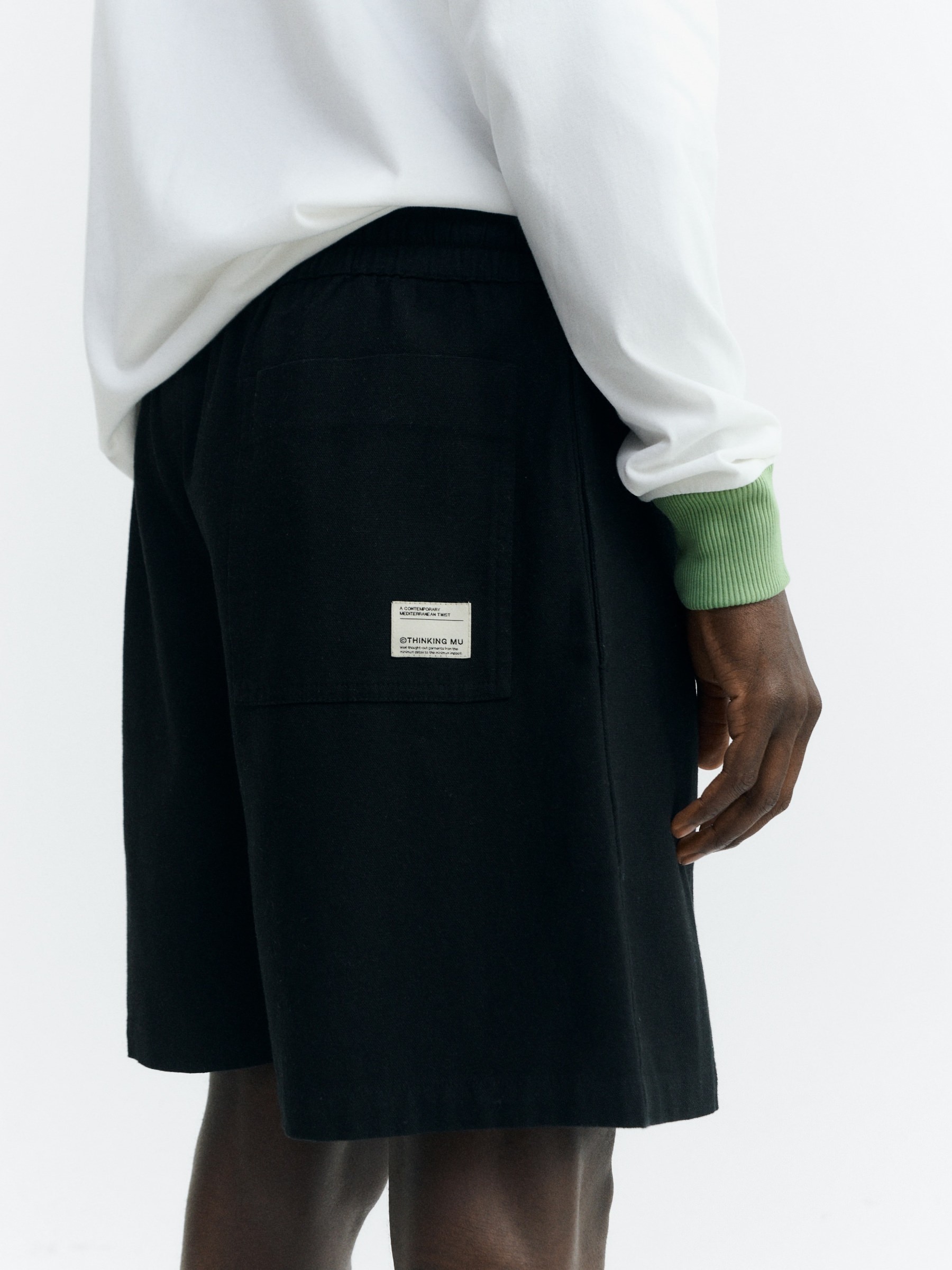 Hose Henry Shorts black Thinking Mu