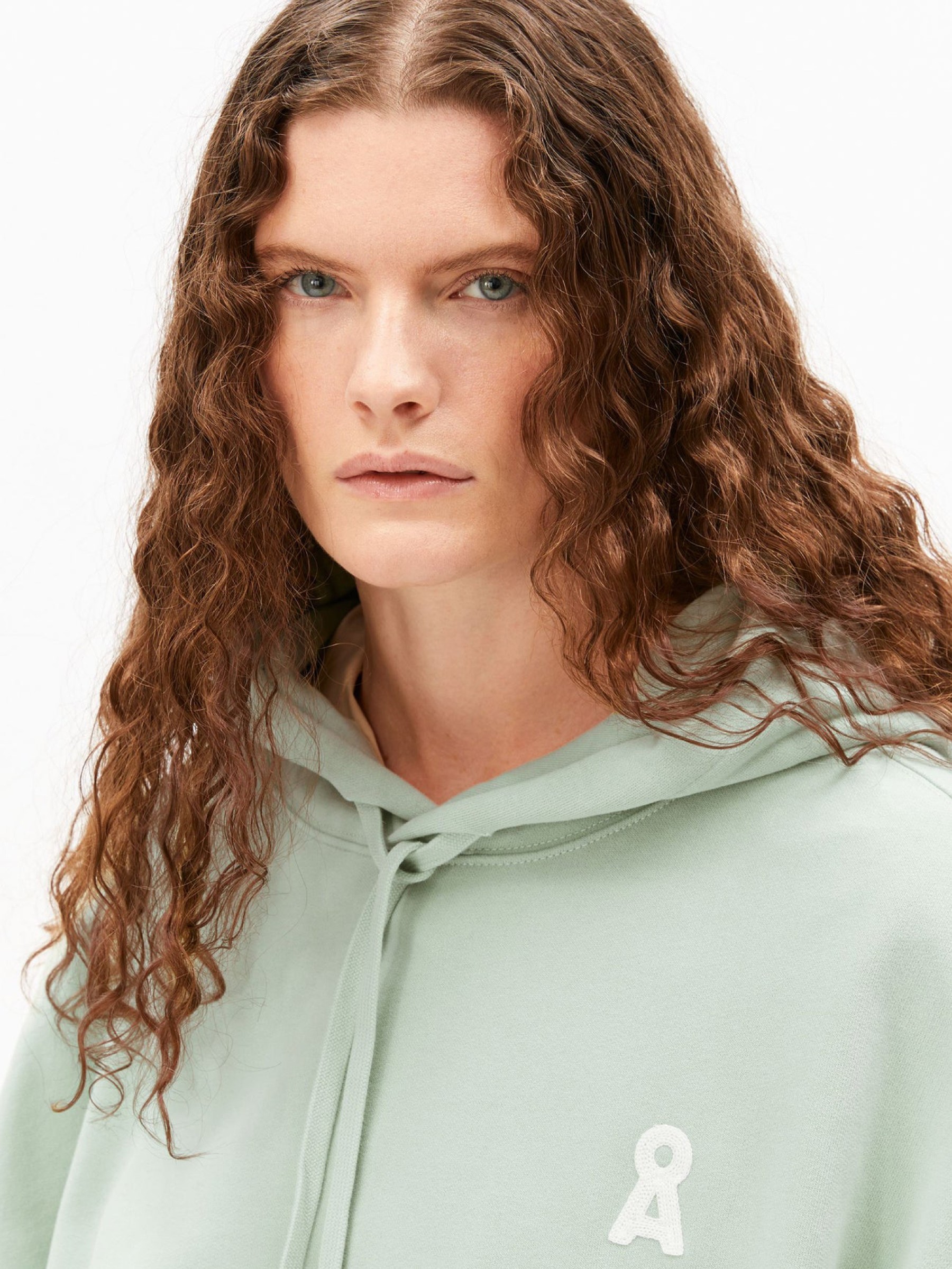 Kapuzenpullover Iconic A Francisaraa Sweat foam Armedangels