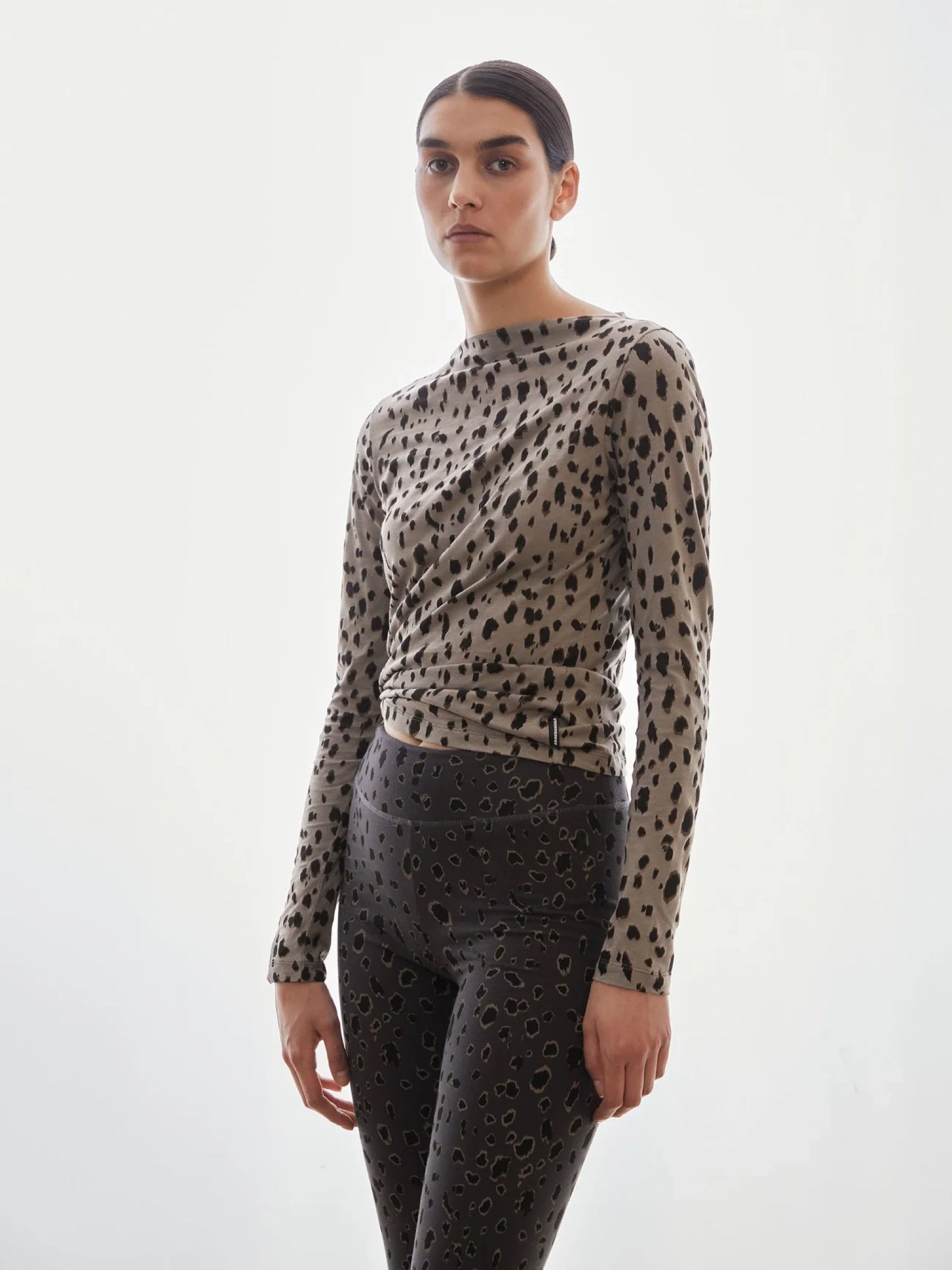 Leo Longsleeve walnut cream Armedangels