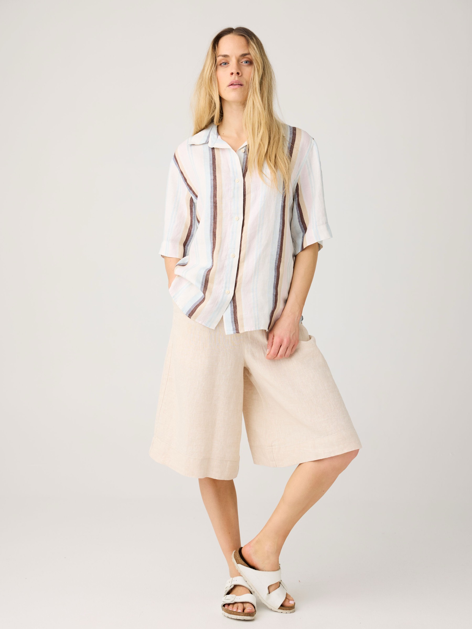 Kurze Hose Eve Culotte High-Rise Wide Linen Shorts yarndyed light feather gray Knowledge Cotton Apparel