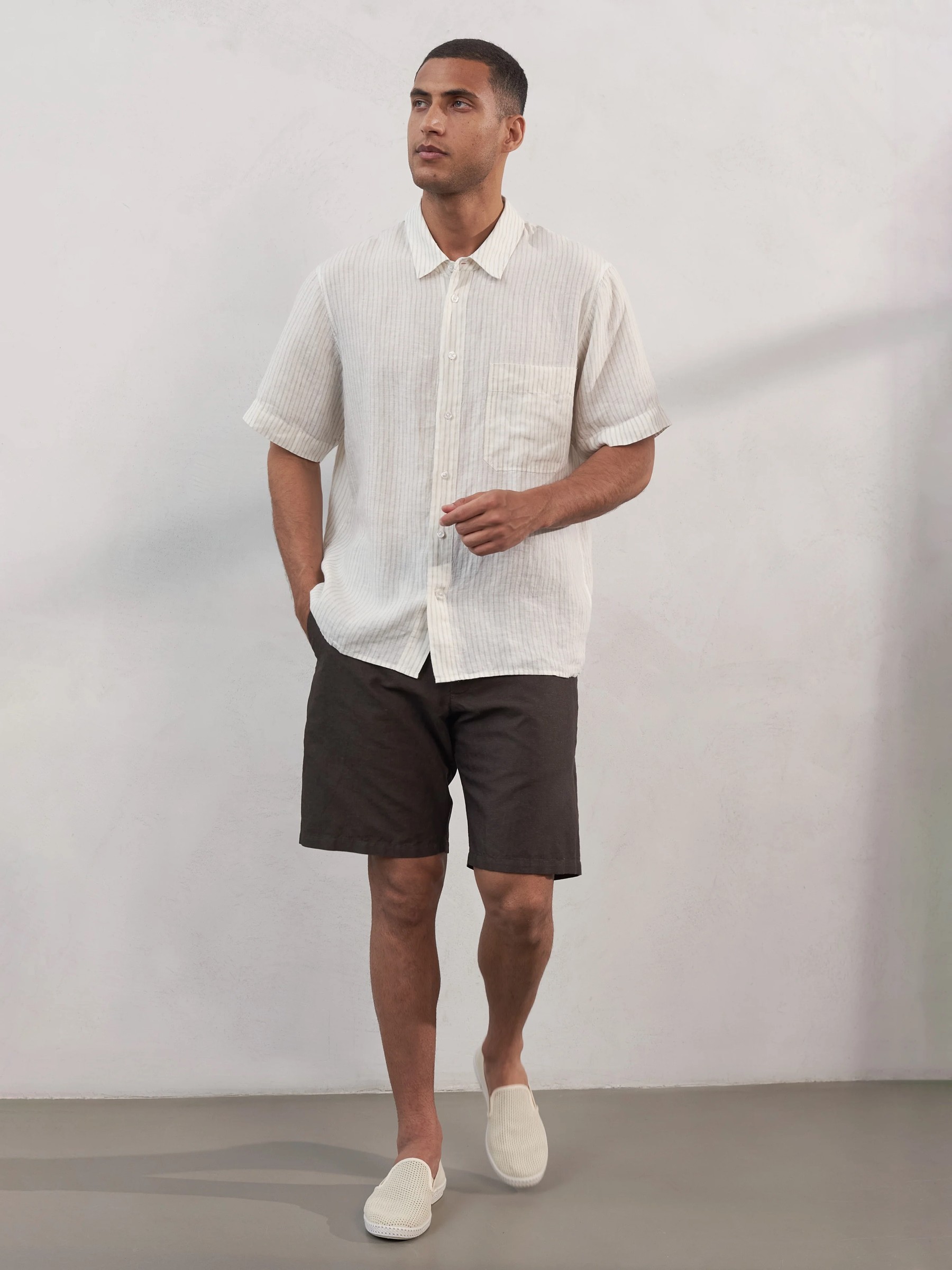 Kurze Hose Jonny Shorts coffee linen About Companions