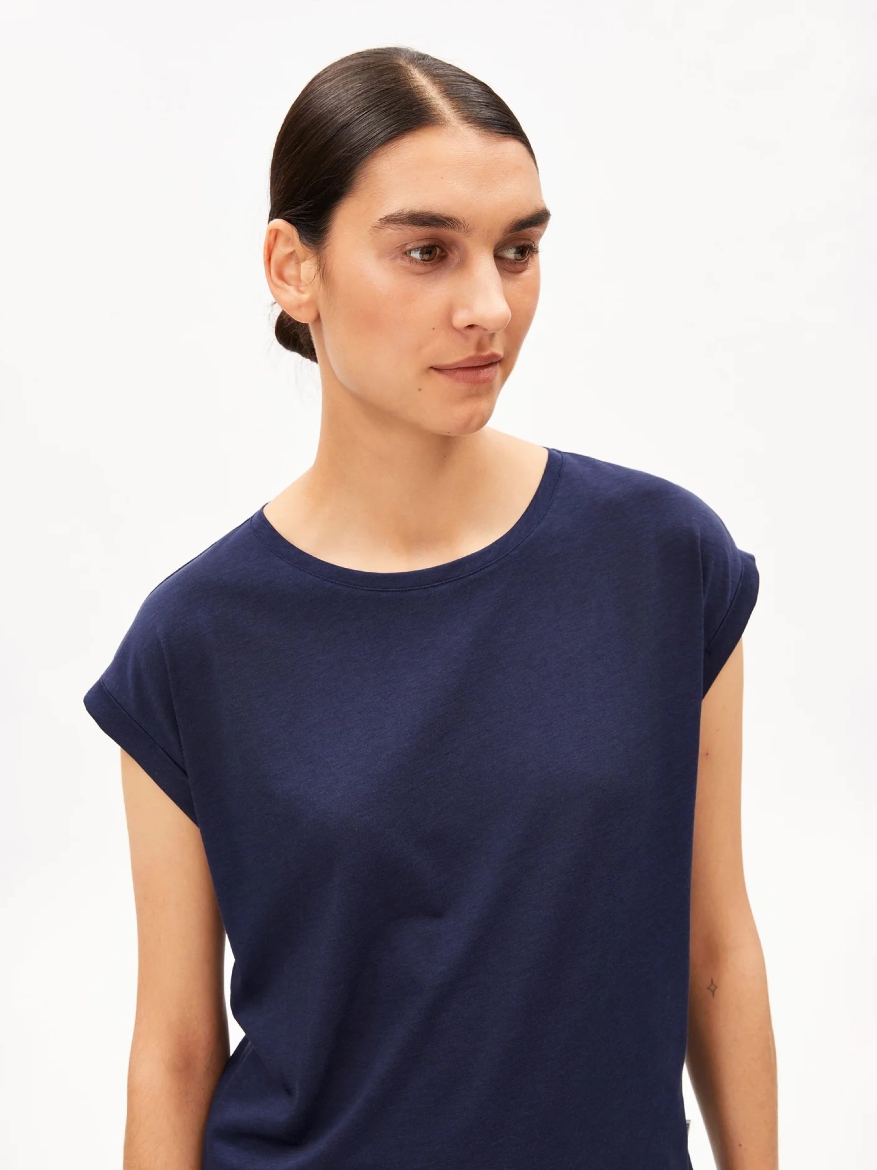 T-Shirt Jilaana tinted navy Armedangels