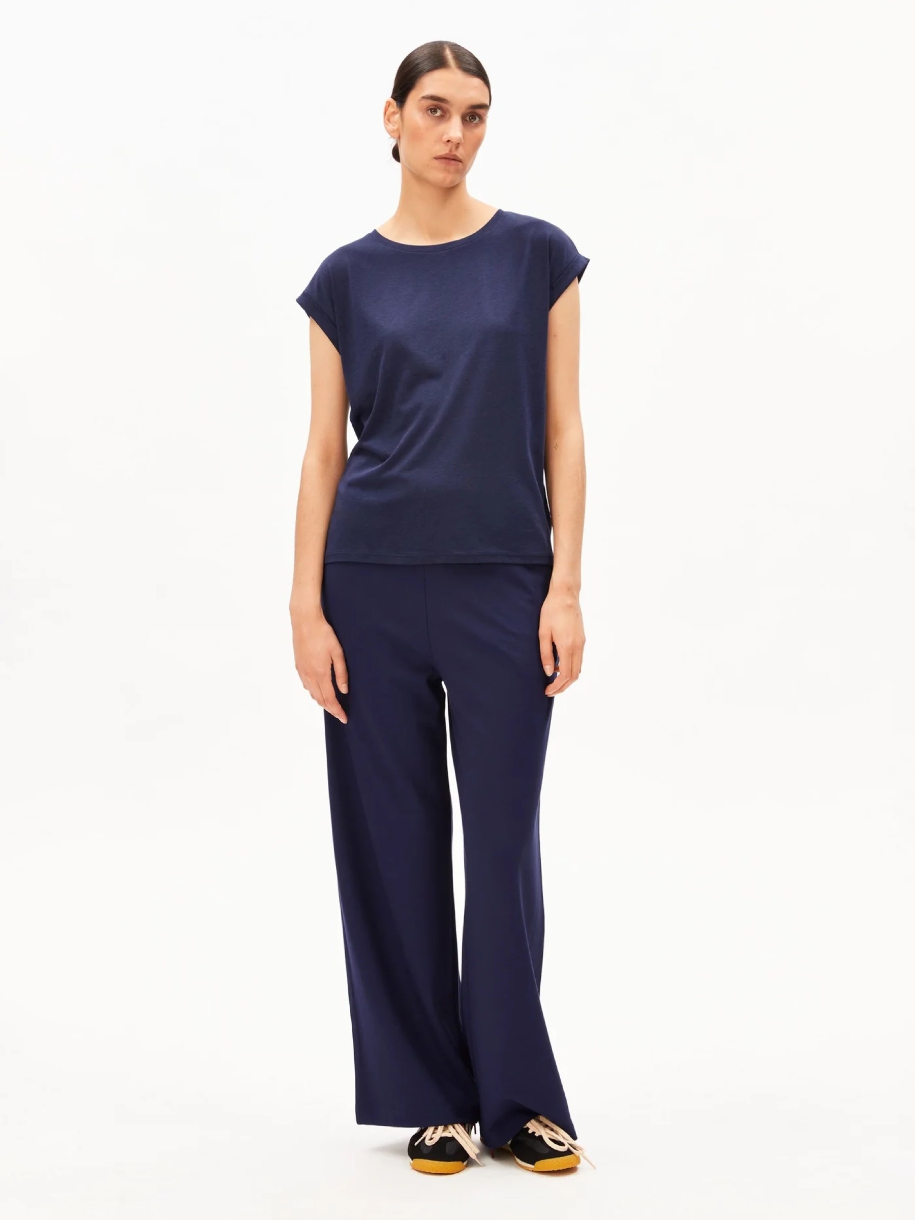 T-Shirt Jilaana tinted navy Armedangels
