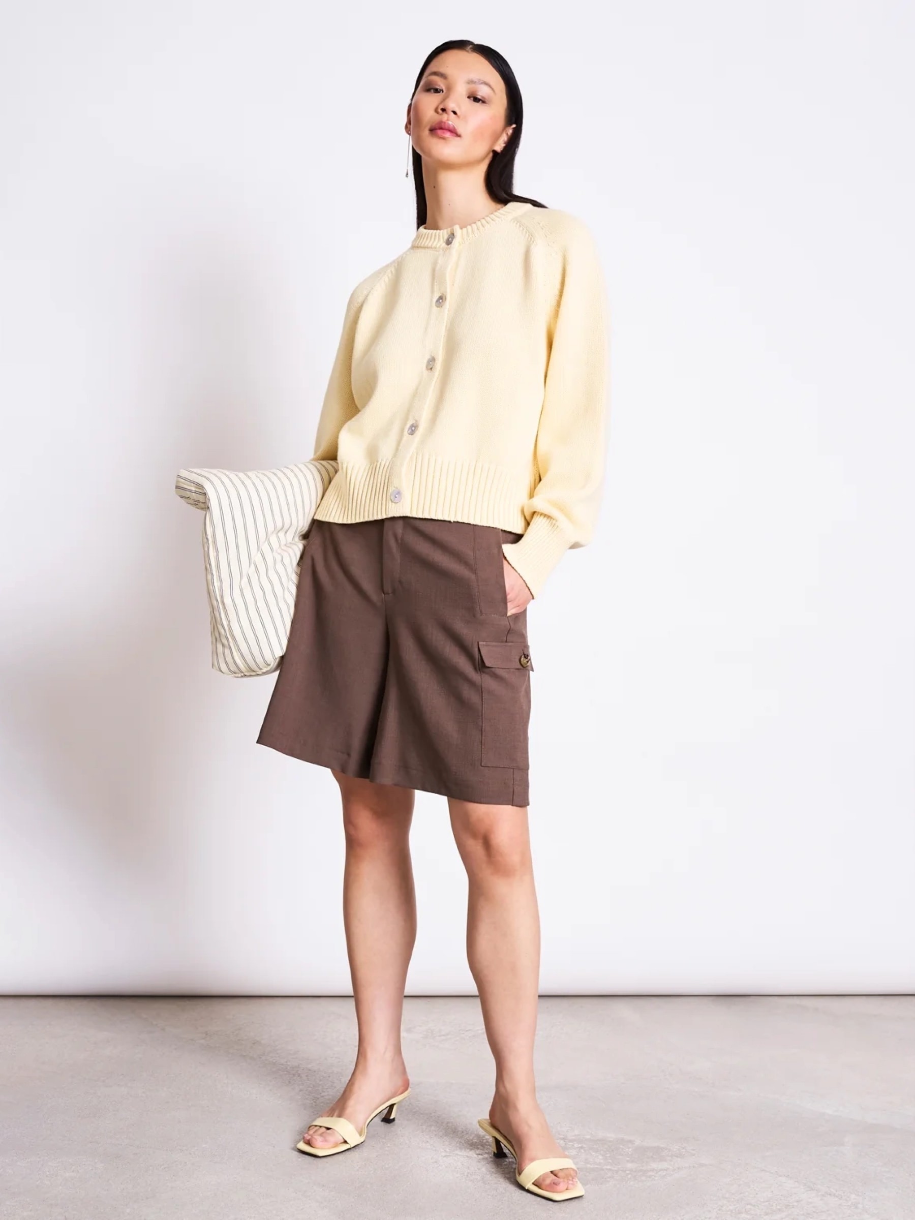 Strickjacke Relaxed Crewneck Cardigan Sivia buttermilk Jan 'n June