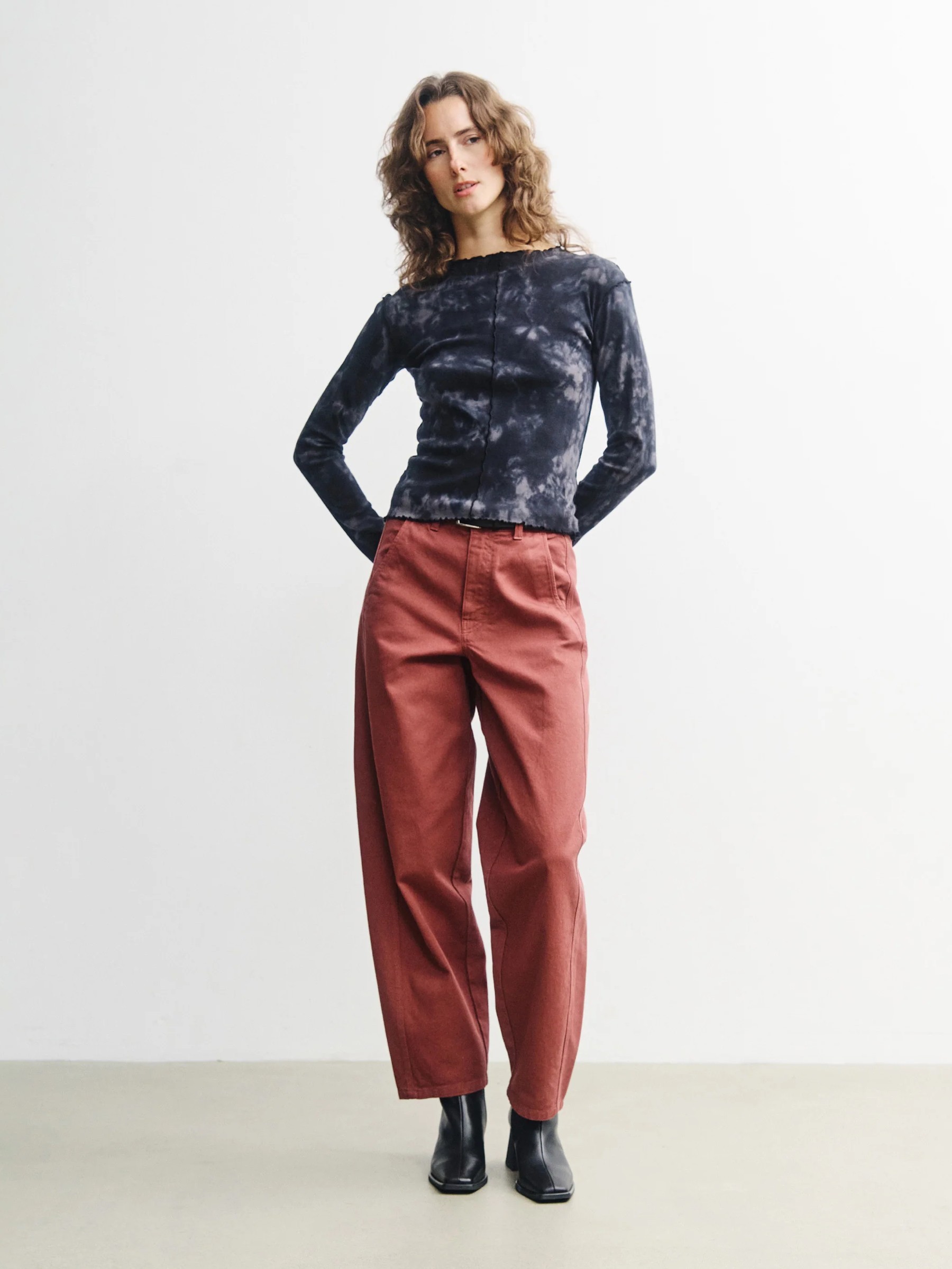 Pin-Tucked Longsleeve black tie dye Rotholz