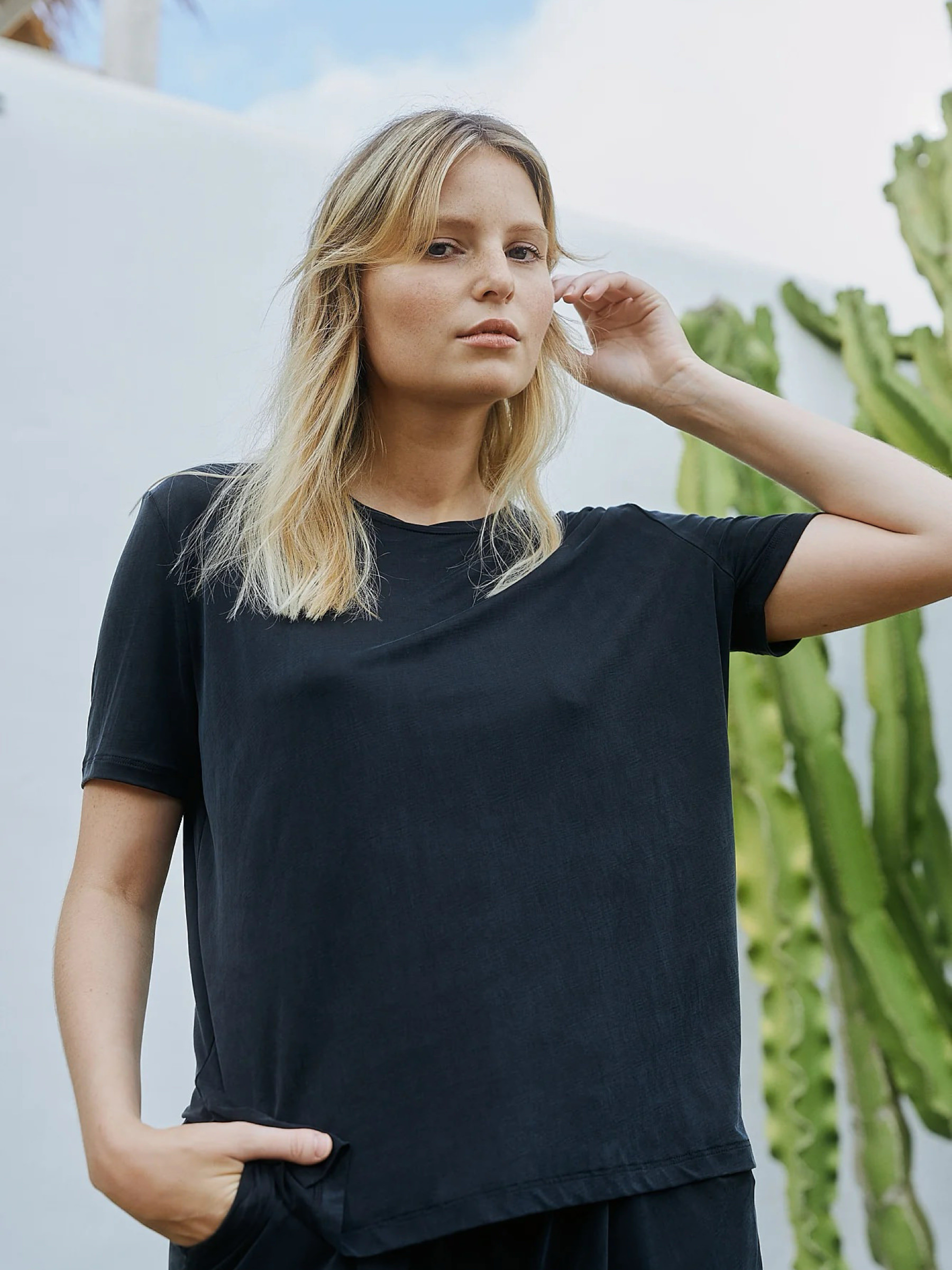 T-Shirt Cupro Short Sleeve graphite Moya Kala