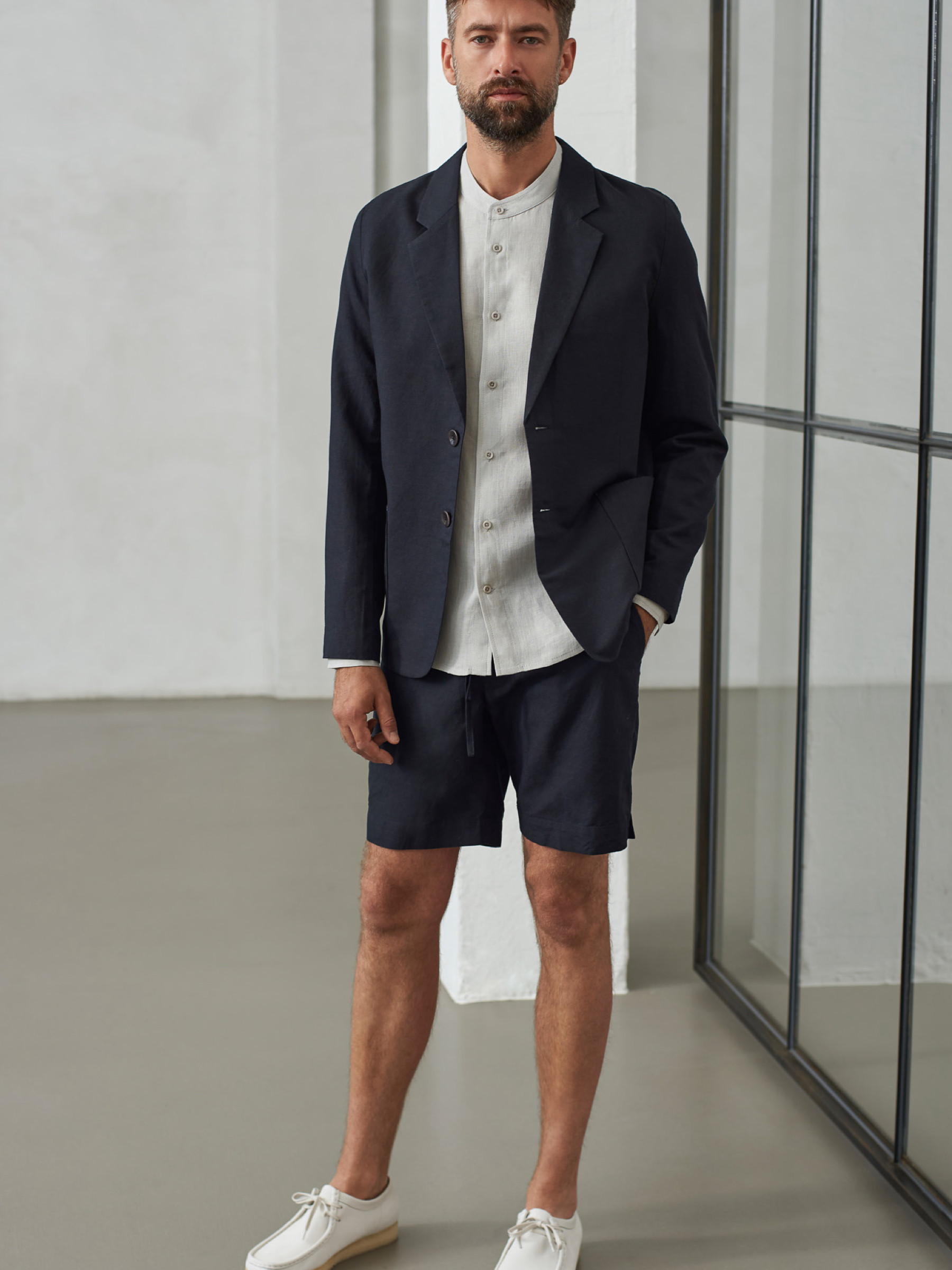 Hose Jim Shorts black linen About Companions