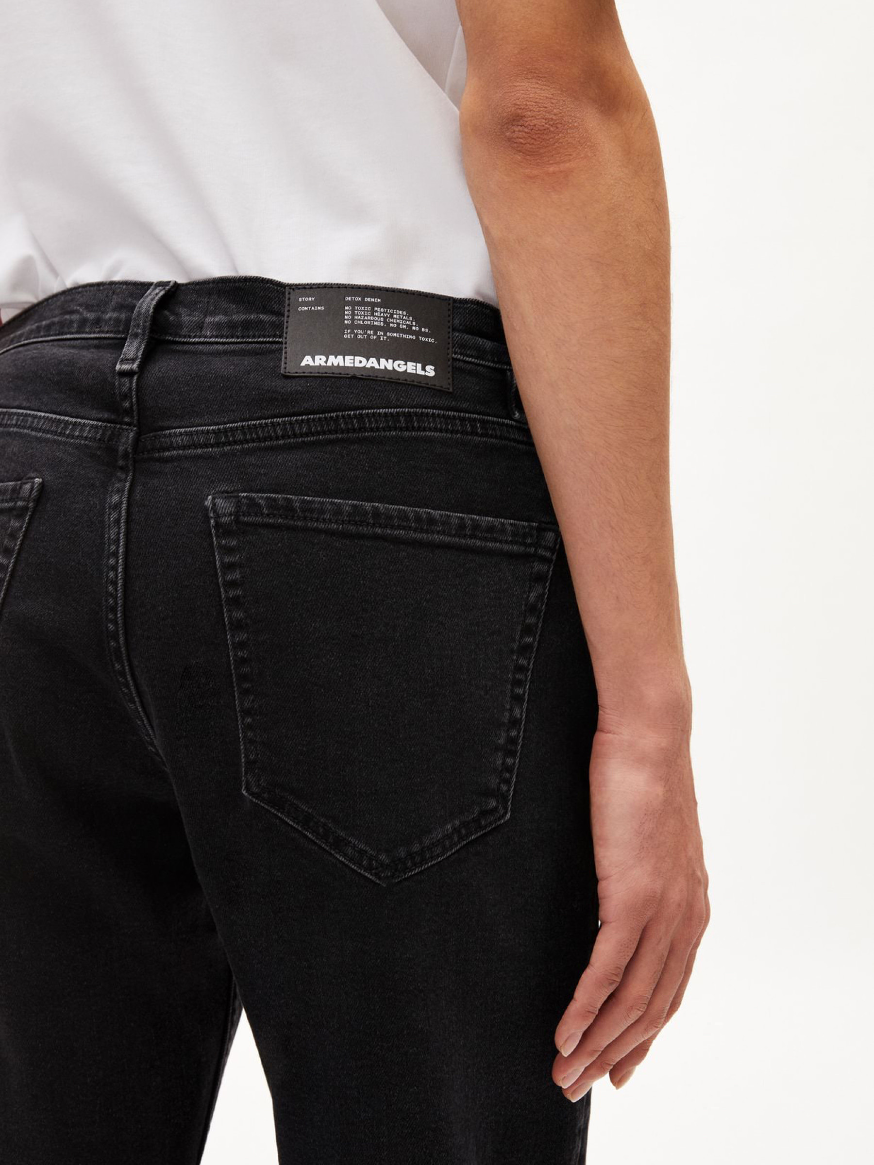 Jeanshose Aarjo Tarpa black washed authentic Armedangels