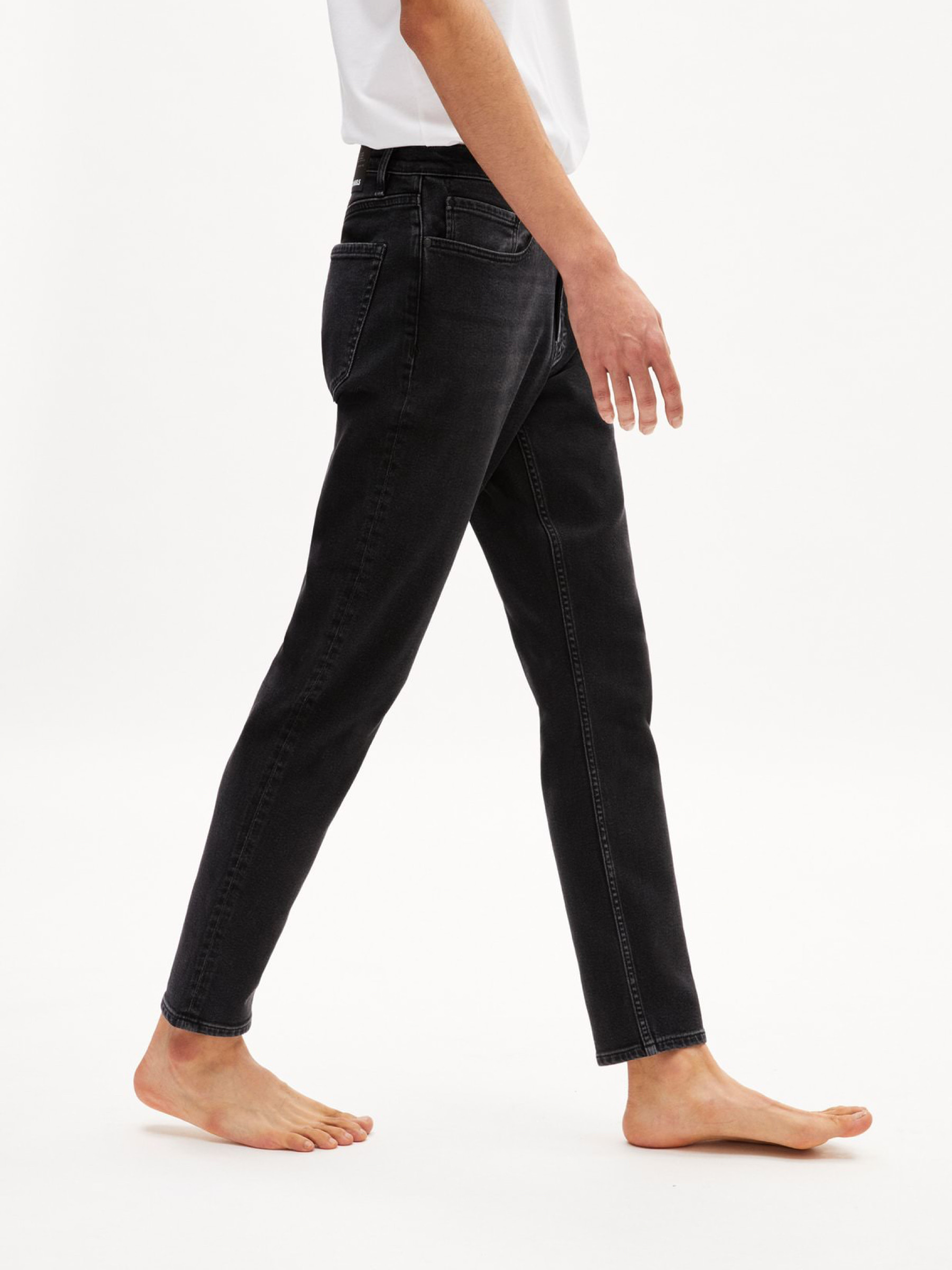 Jeanshose Aarjo Tarpa black washed authentic Armedangels
