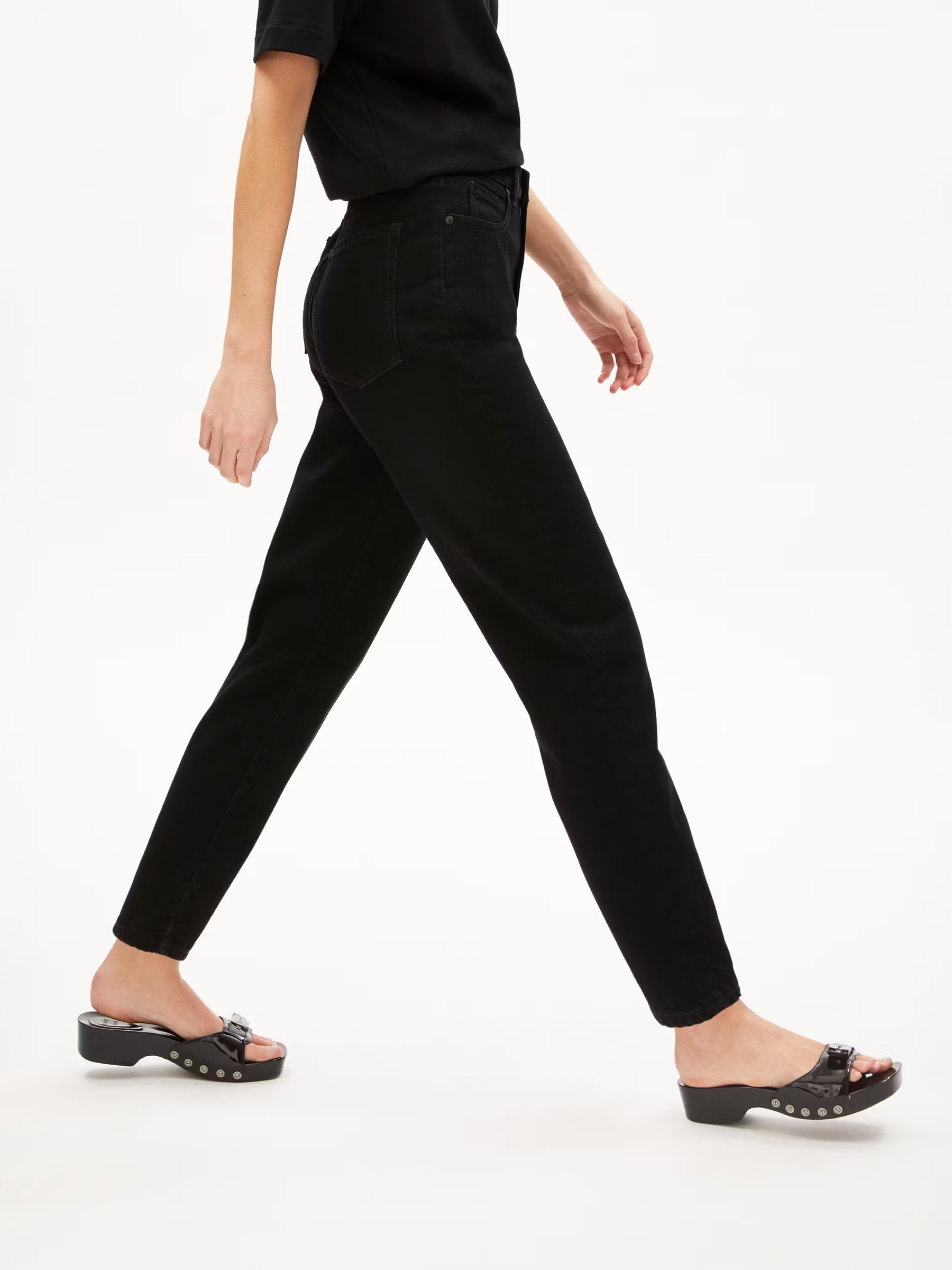 Jeanshose Mairaa rinse black Armedangels