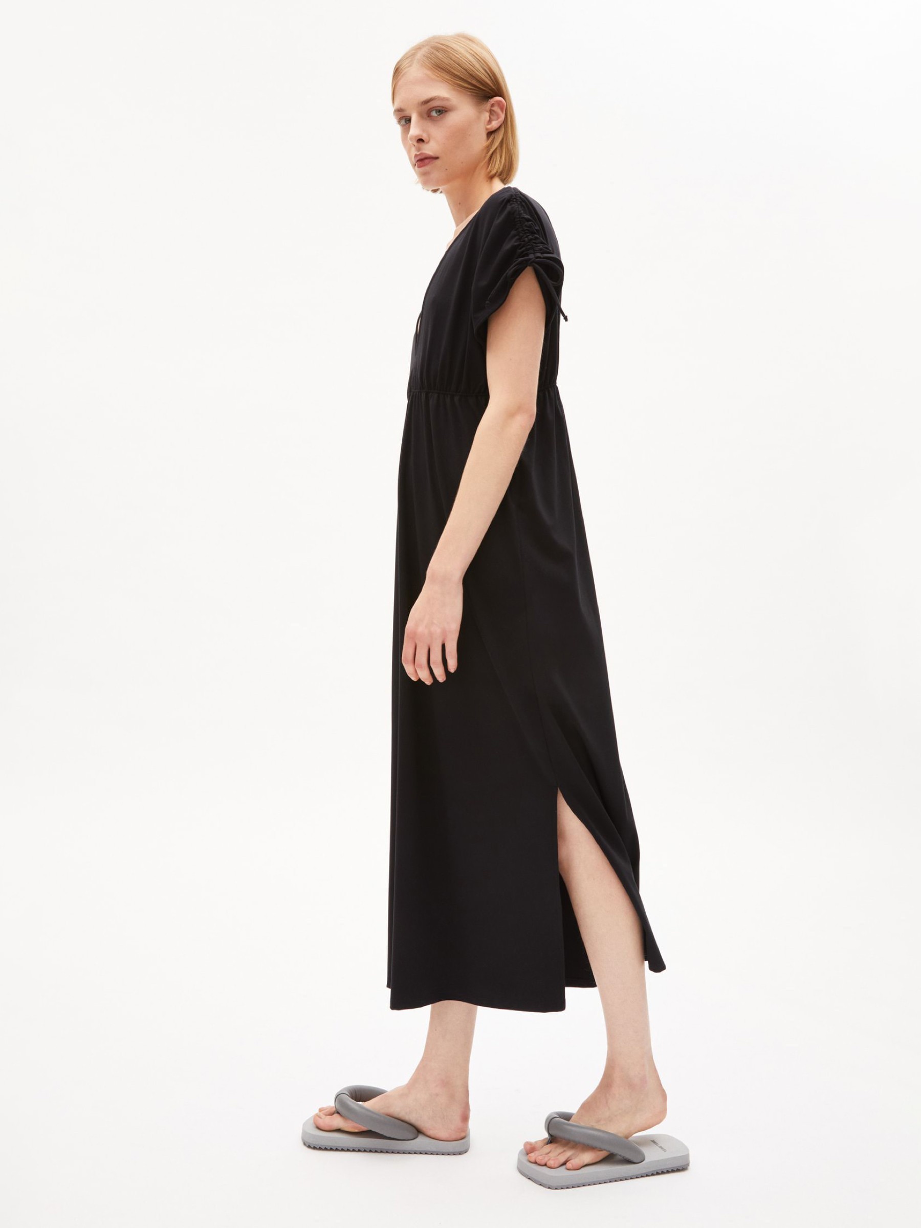 Kleid Haarper black Armedangels