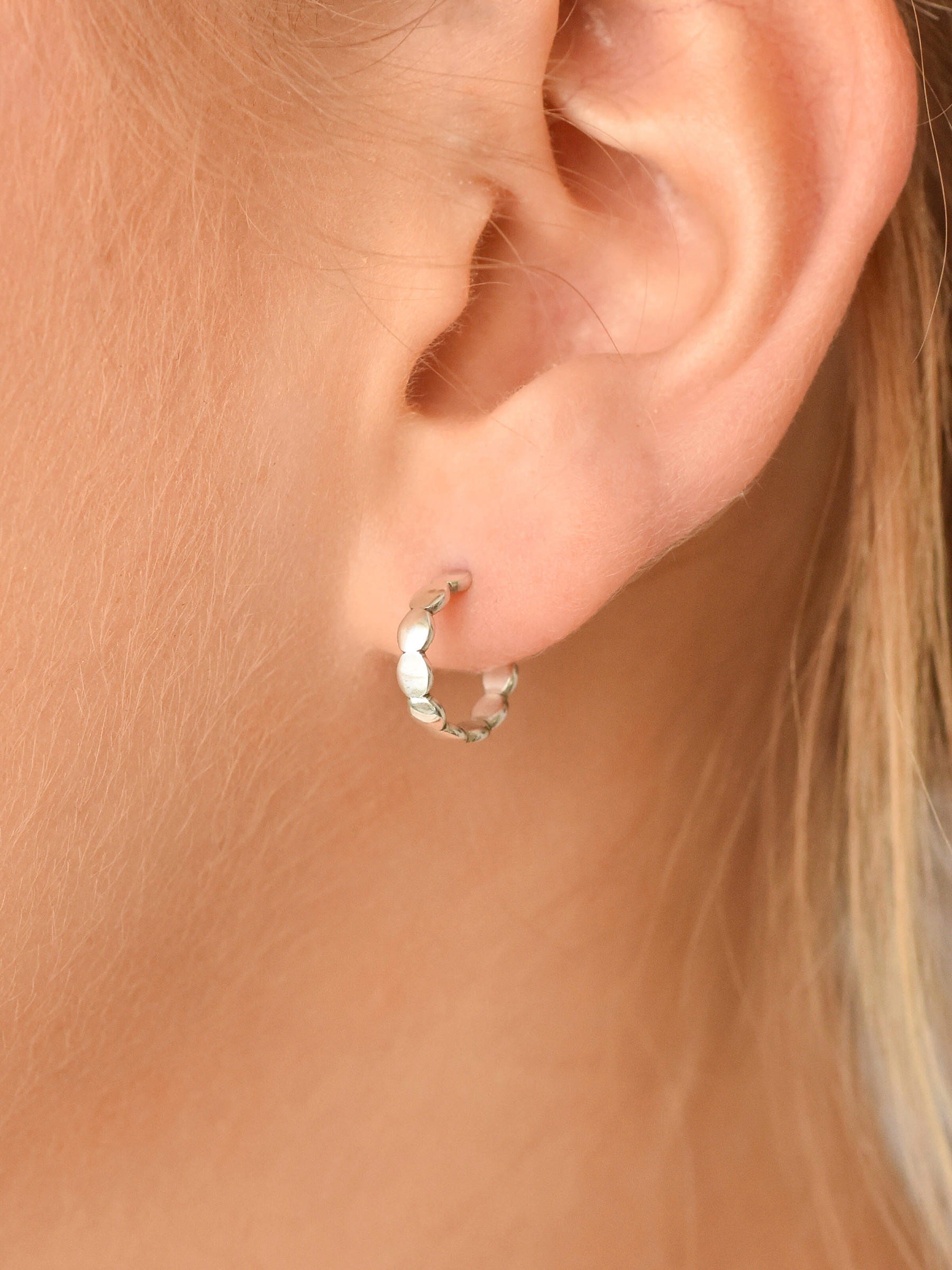Ohrringe Beaded Mini Hoops 9ct silver Wild Fawn