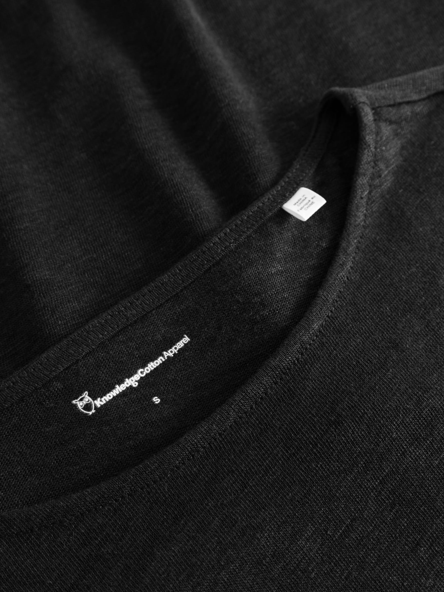 Top Loose Fold Up Linen T-Shirt black jet Knowledge Cotton Apparel