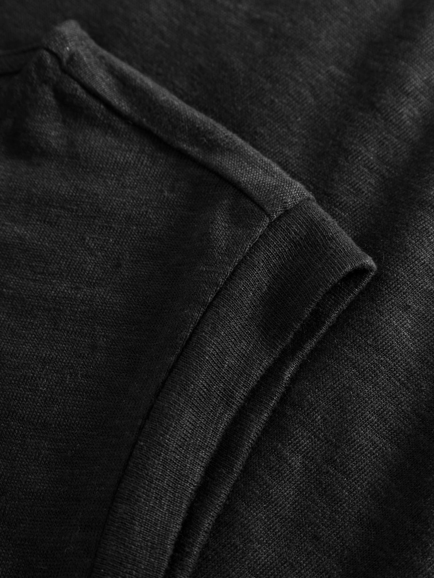 Top Loose Fold Up Linen T-Shirt black jet Knowledge Cotton Apparel