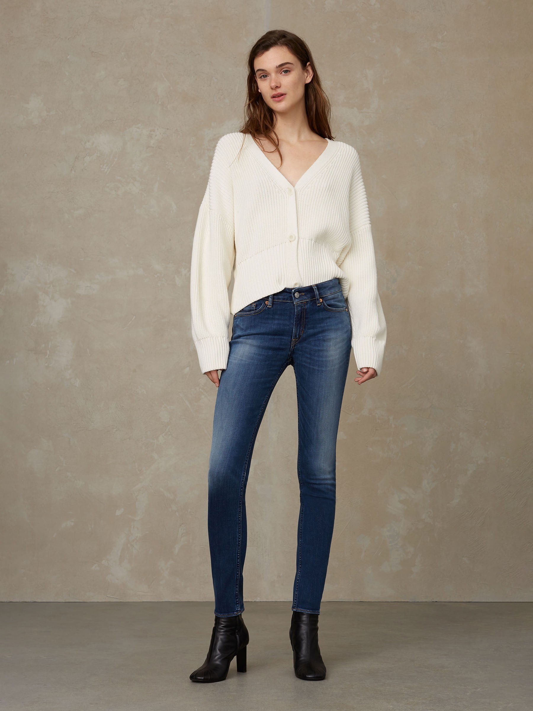 Strickjacke Decima ecru Kings of Indigo – K.O.I.
