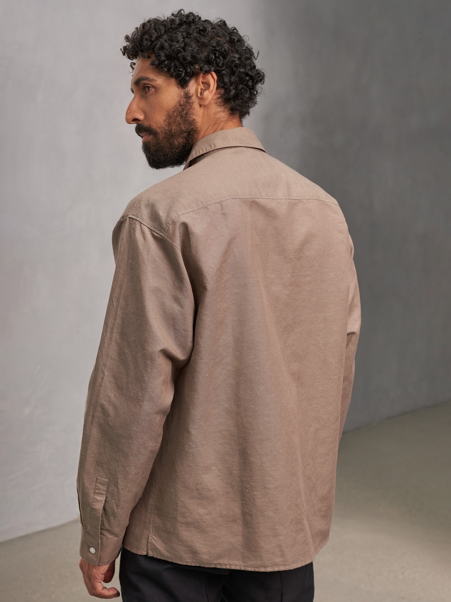 Hemd Dario linen walnut About Companions