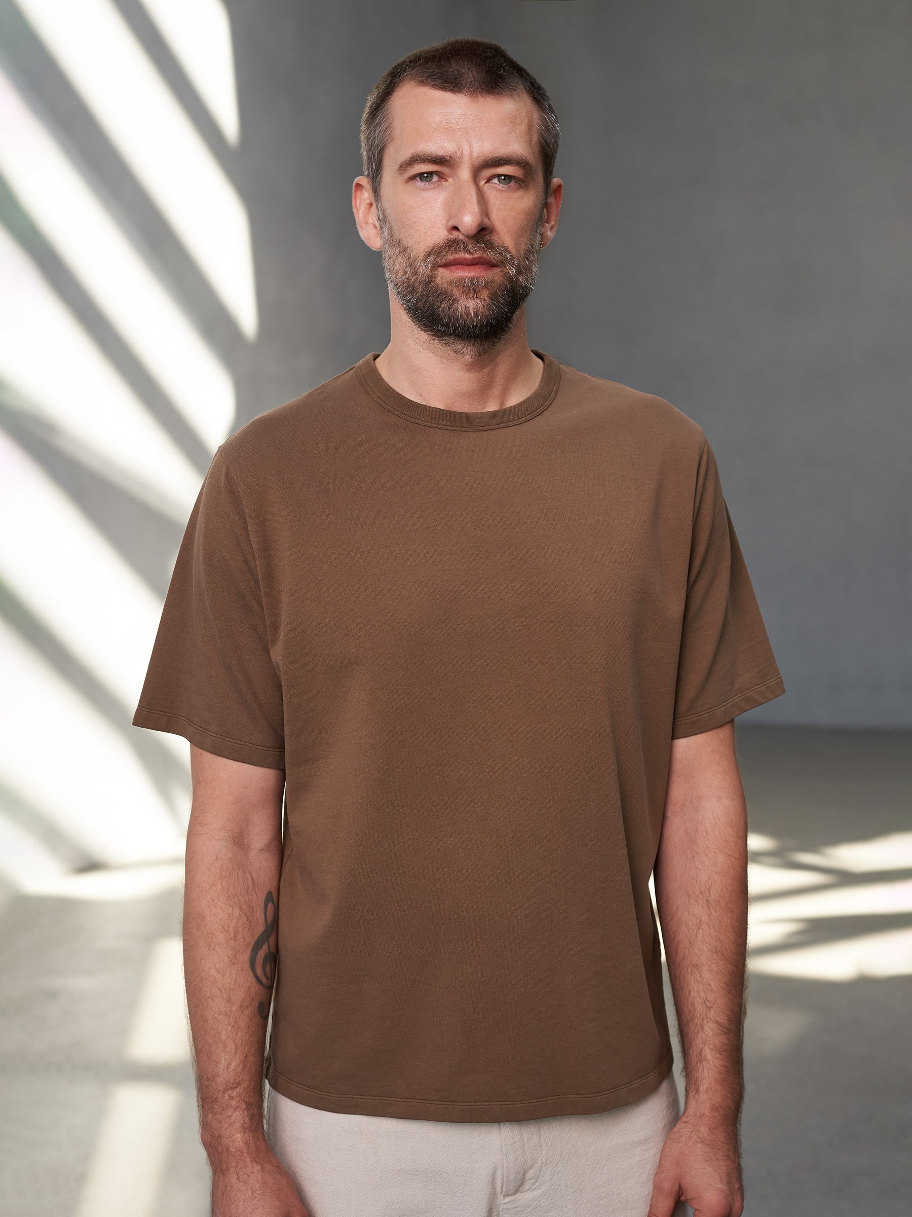 T-Shirt Anton eco cotton caramel About Companions