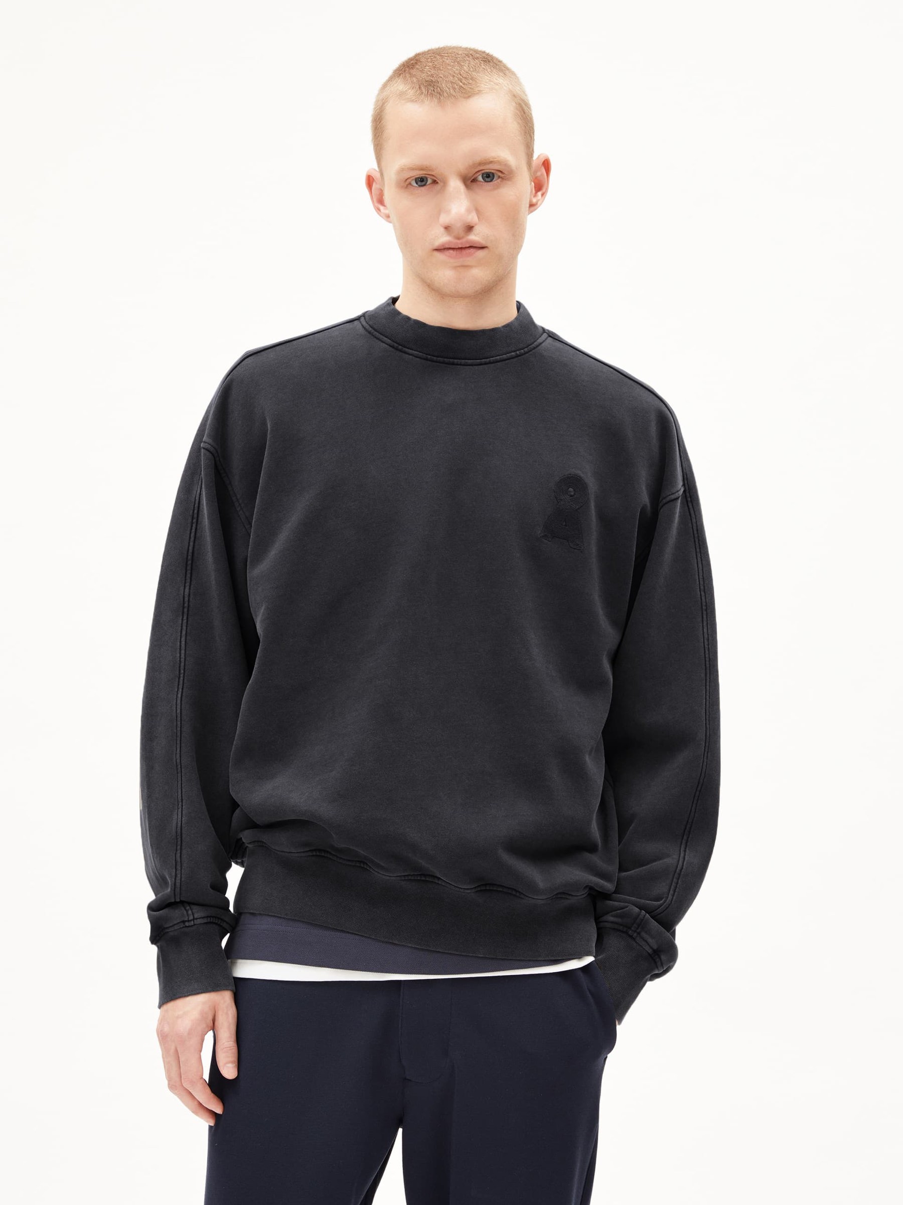 Pullover Emaal Crewneck Gmt Dye black washed Armedangels