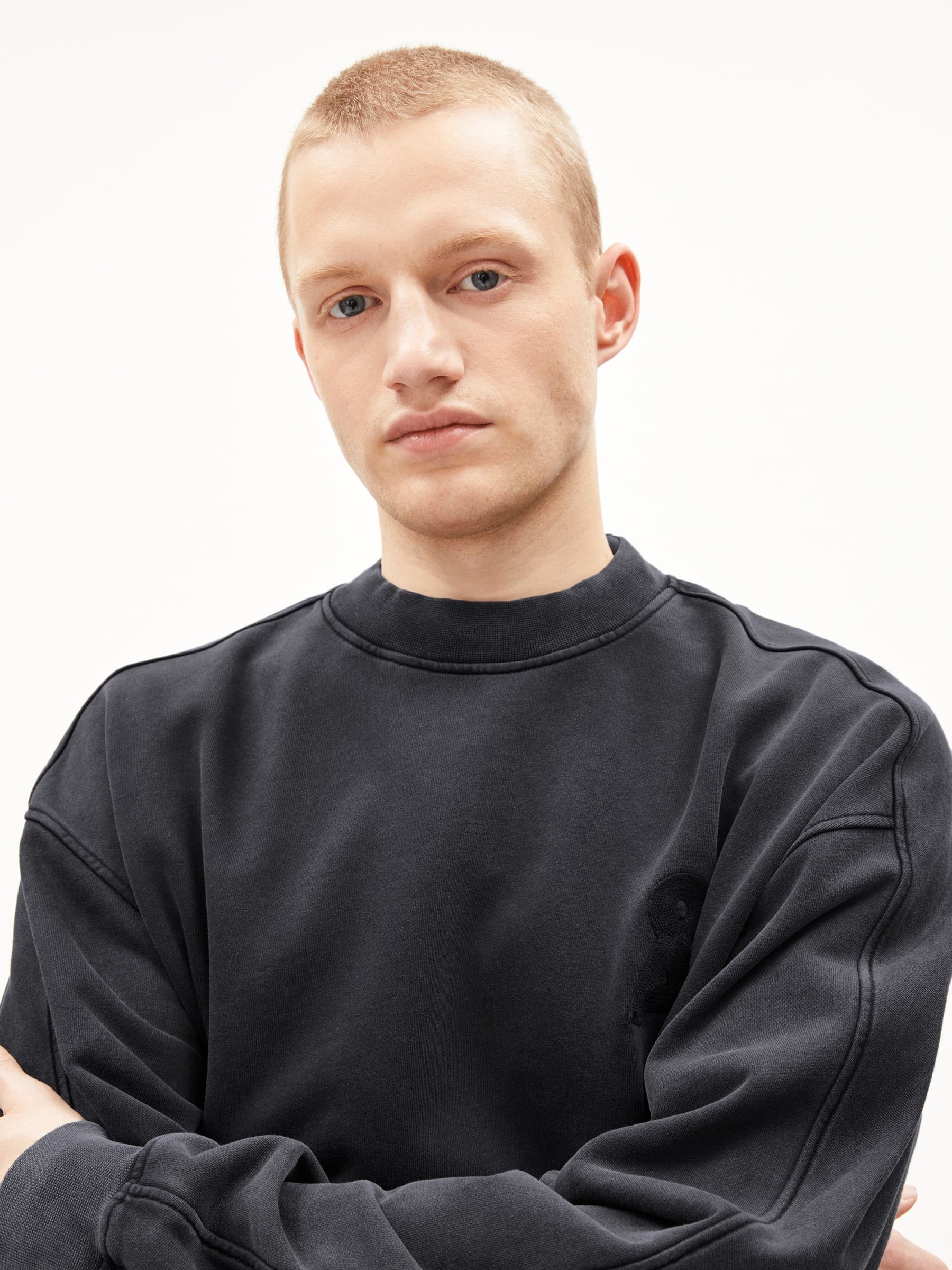 Pullover Emaal Crewneck Gmt Dye black washed Armedangels