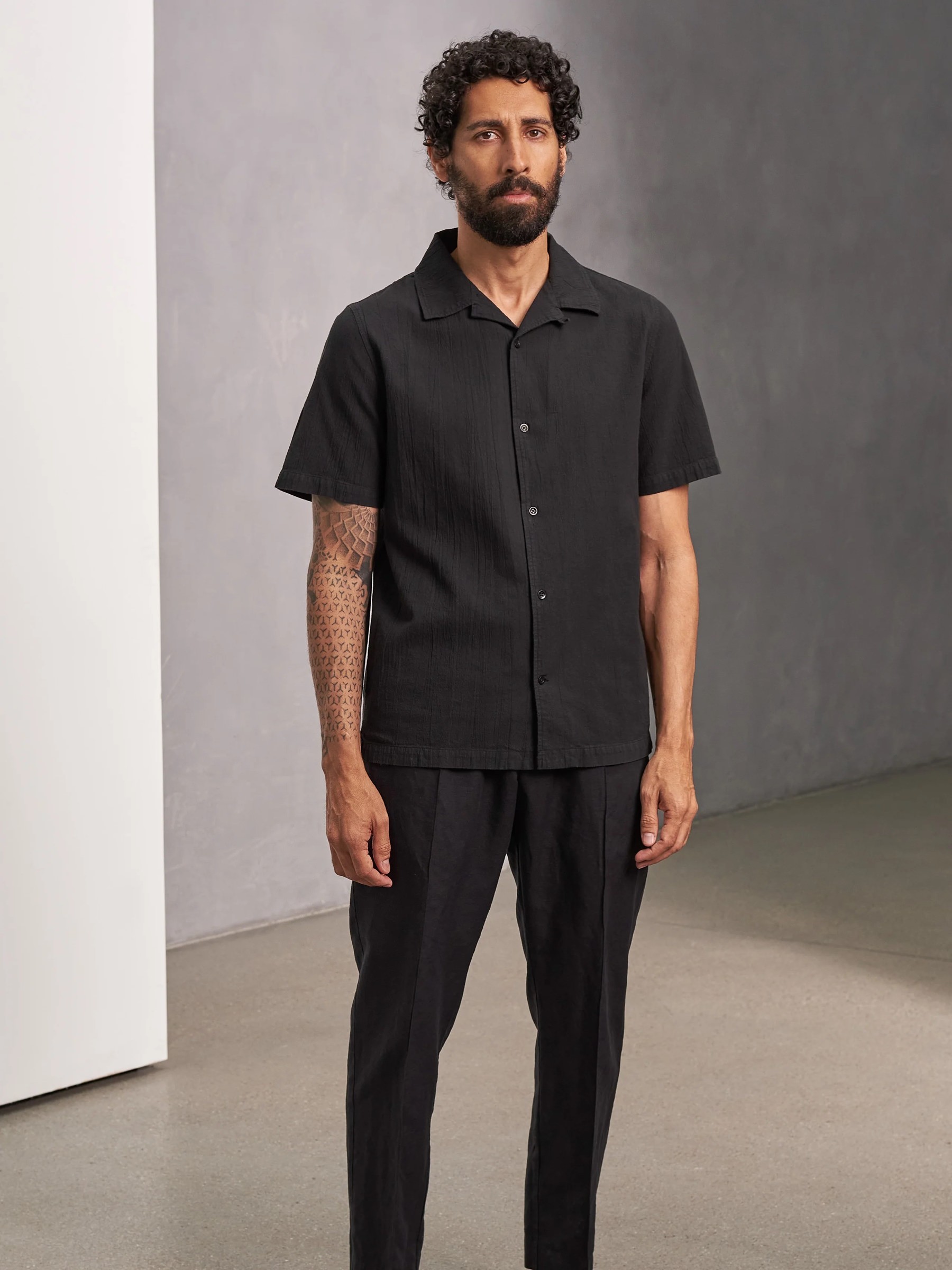 Hemd Kuno Shortsleeve eco crinkle black About Companions